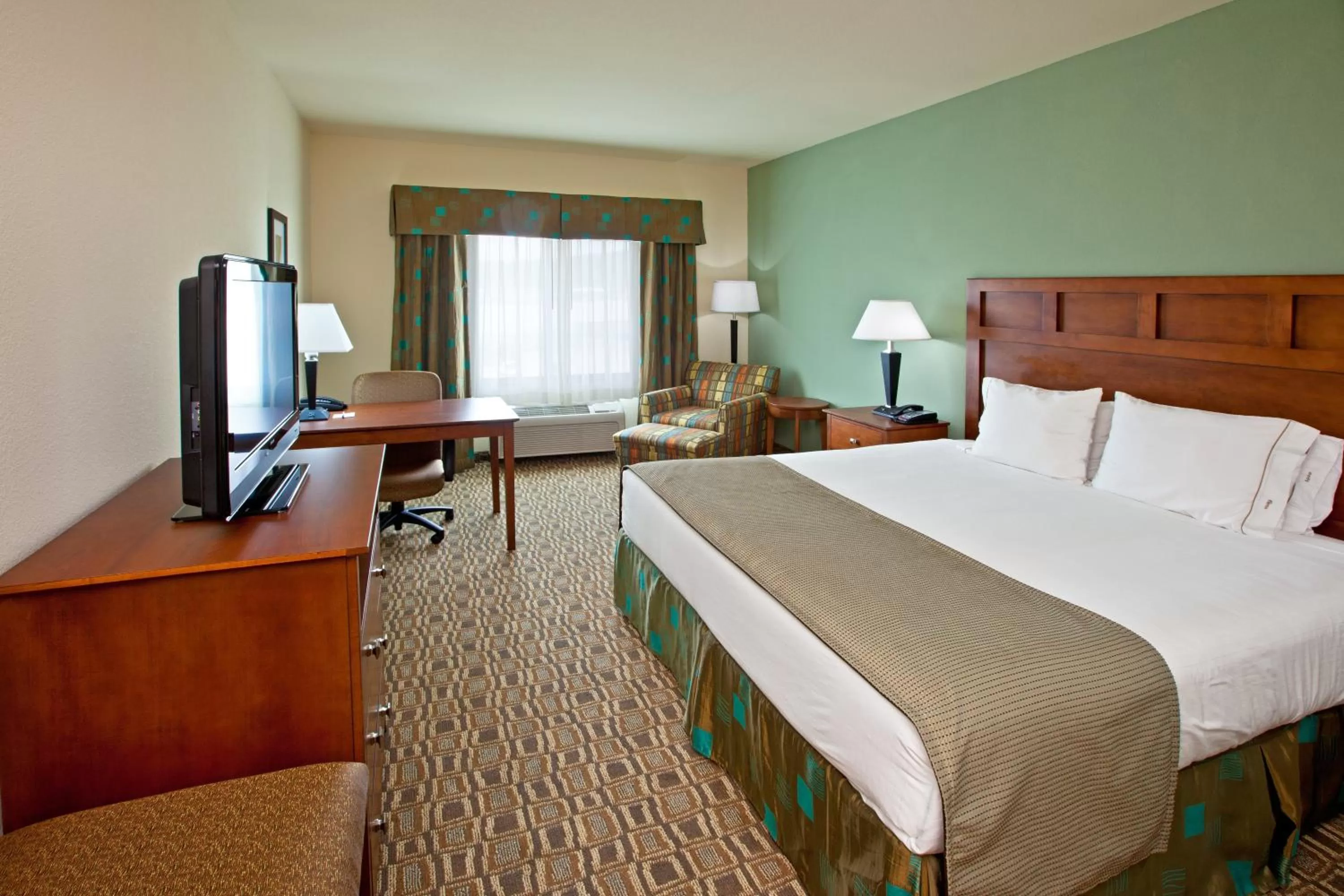 Photo of the whole room, Bed in Holiday Inn Express & Suites Ripley, an IHG Hotel