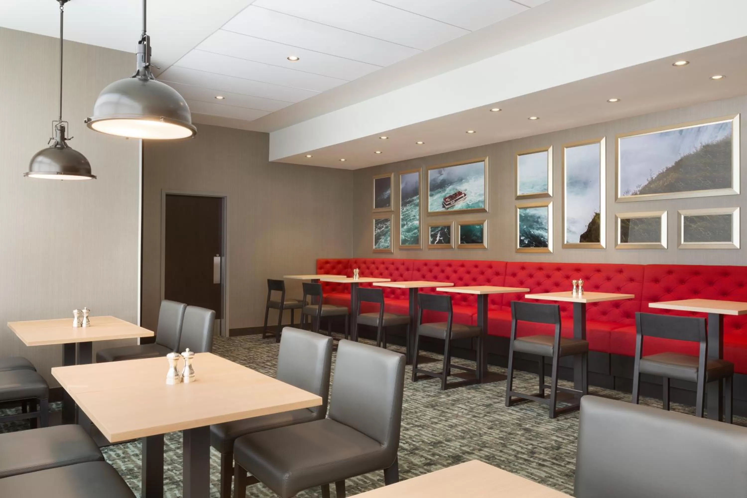 Restaurant/places to eat in Hyatt Place Niagara Falls
