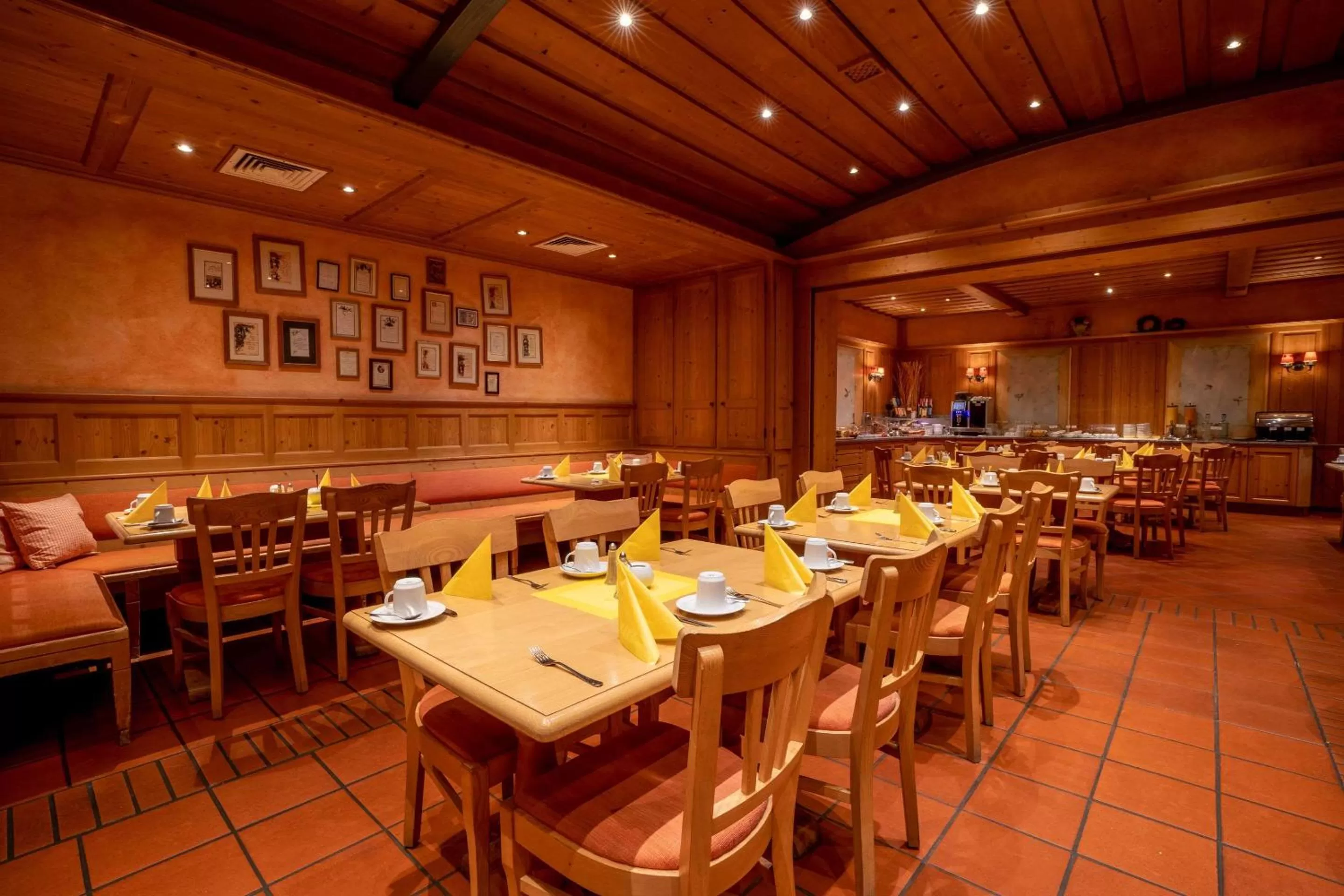 Breakfast, Restaurant/Places to Eat in Styles Hotel Unterföhring