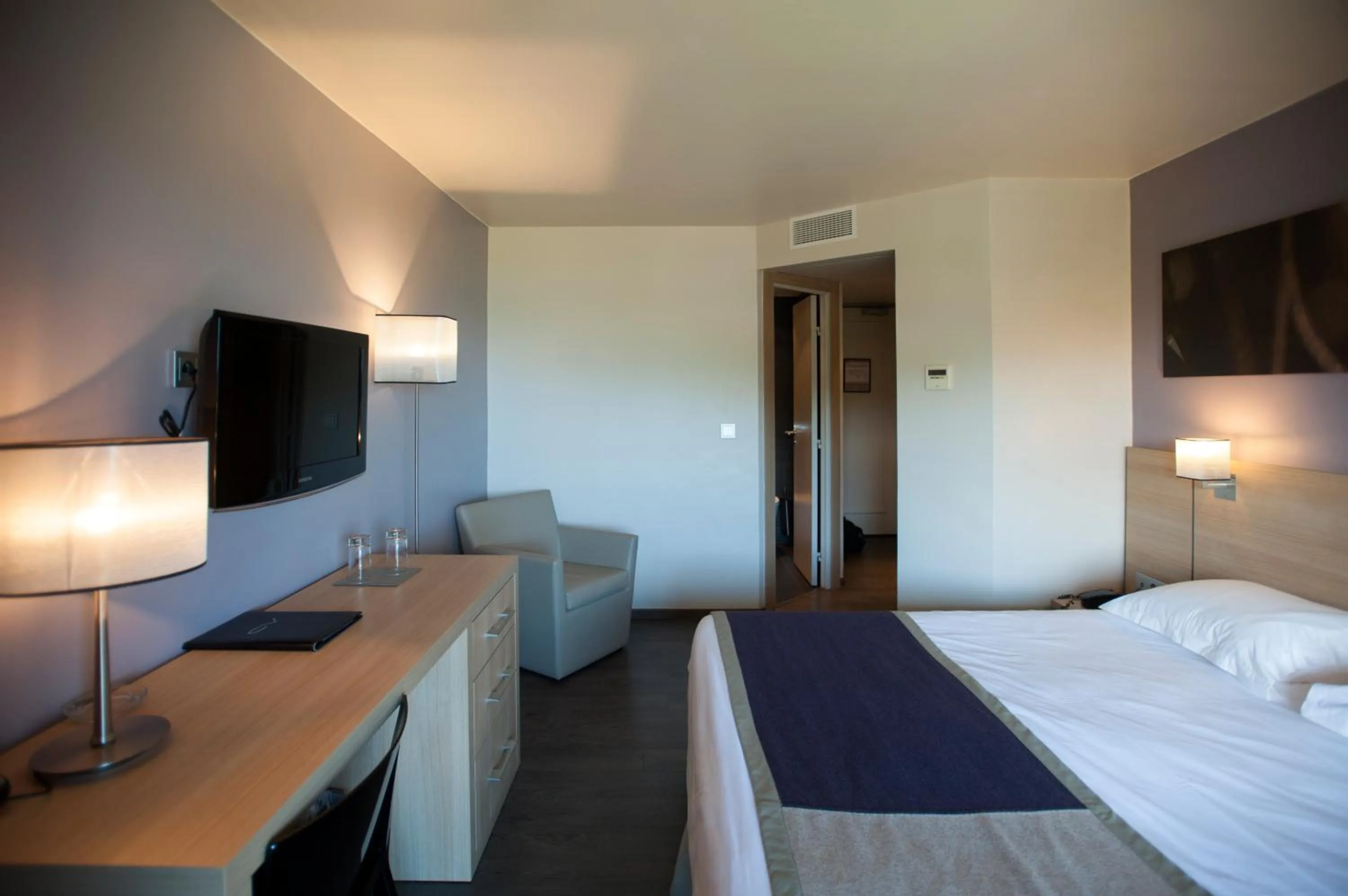 Photo of the whole room, Bed in Hôtel Castell'Verde