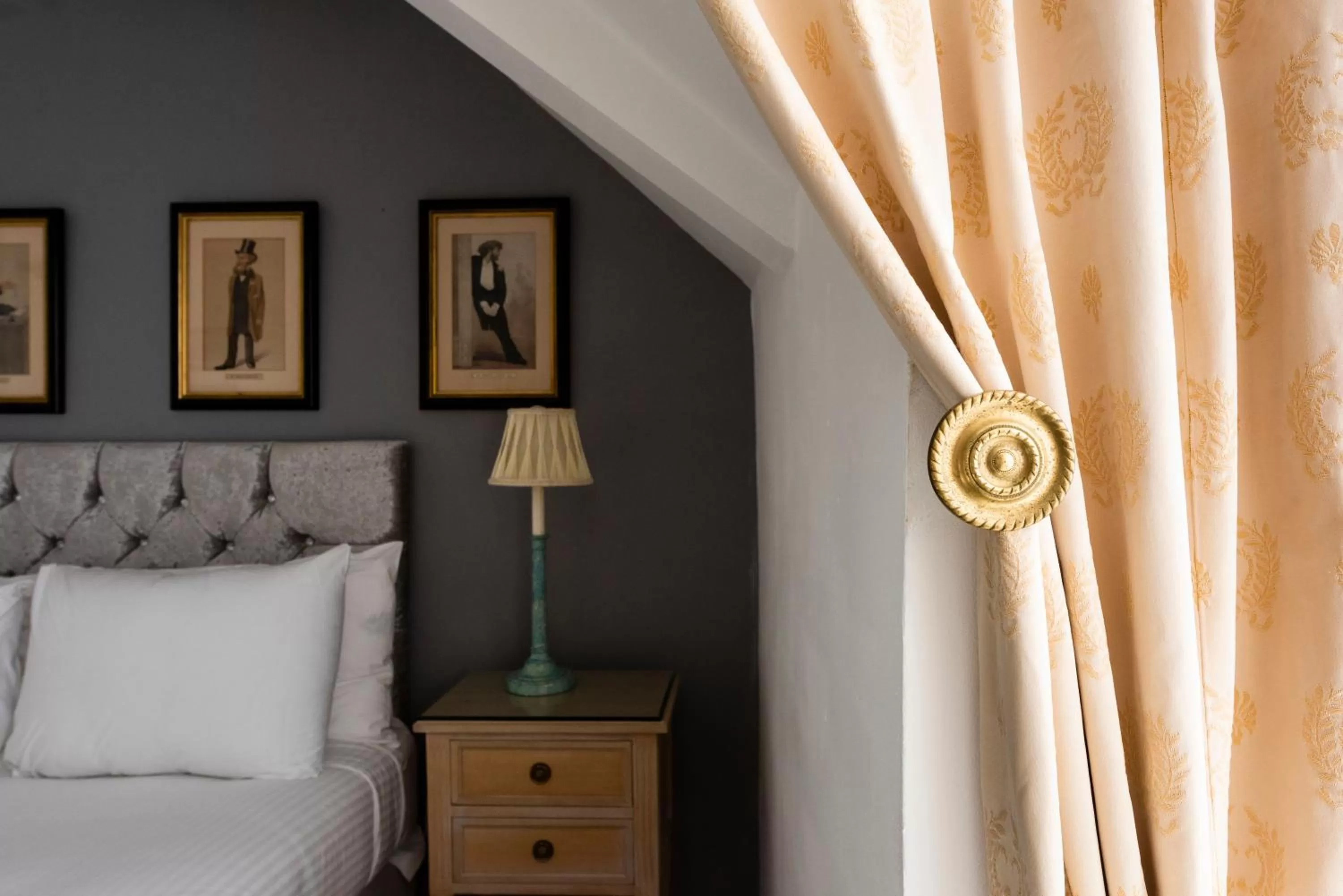 Decorative detail, Bed in The Whipper-In Hotel