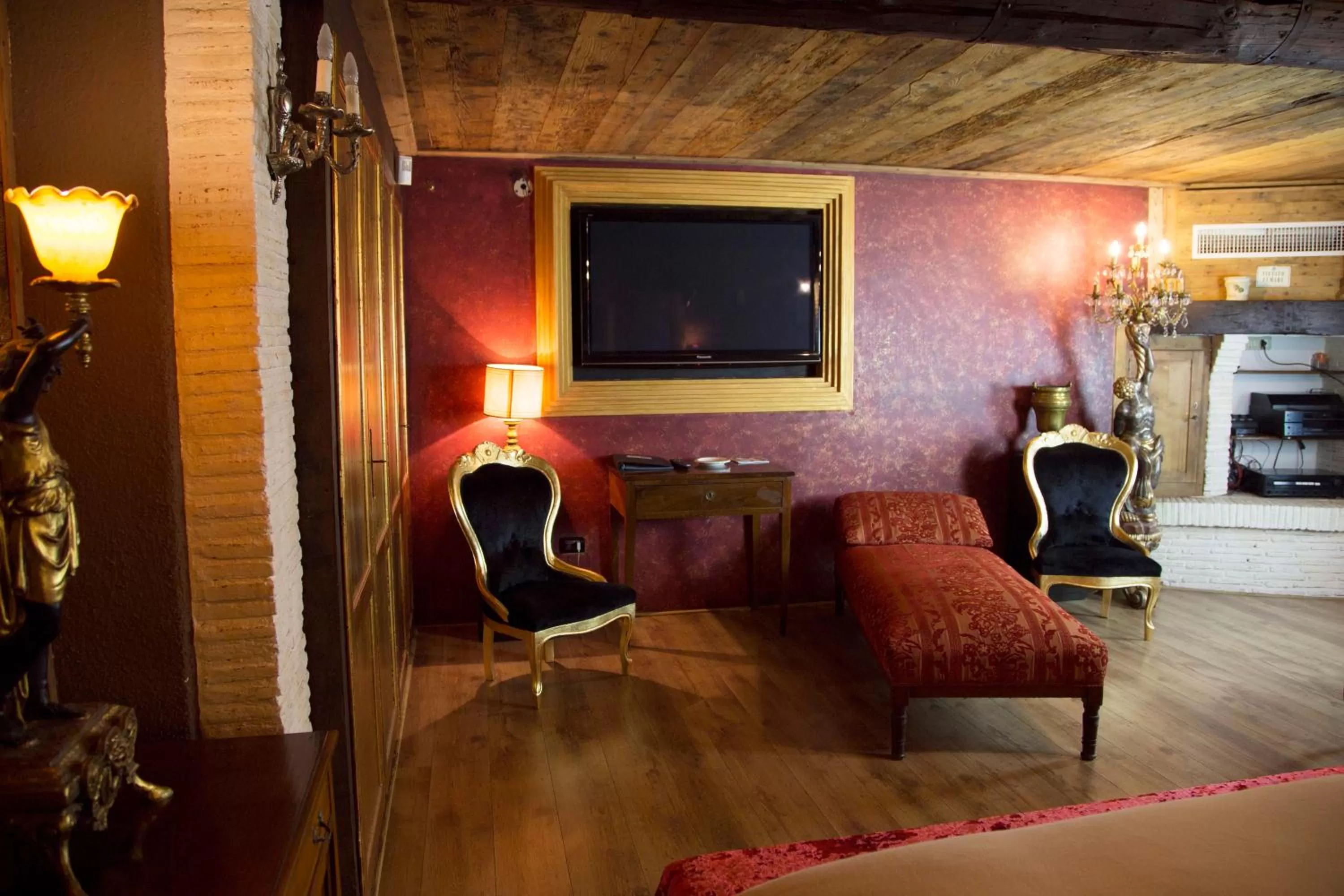 TV and multimedia in Le Fate Corbezzole