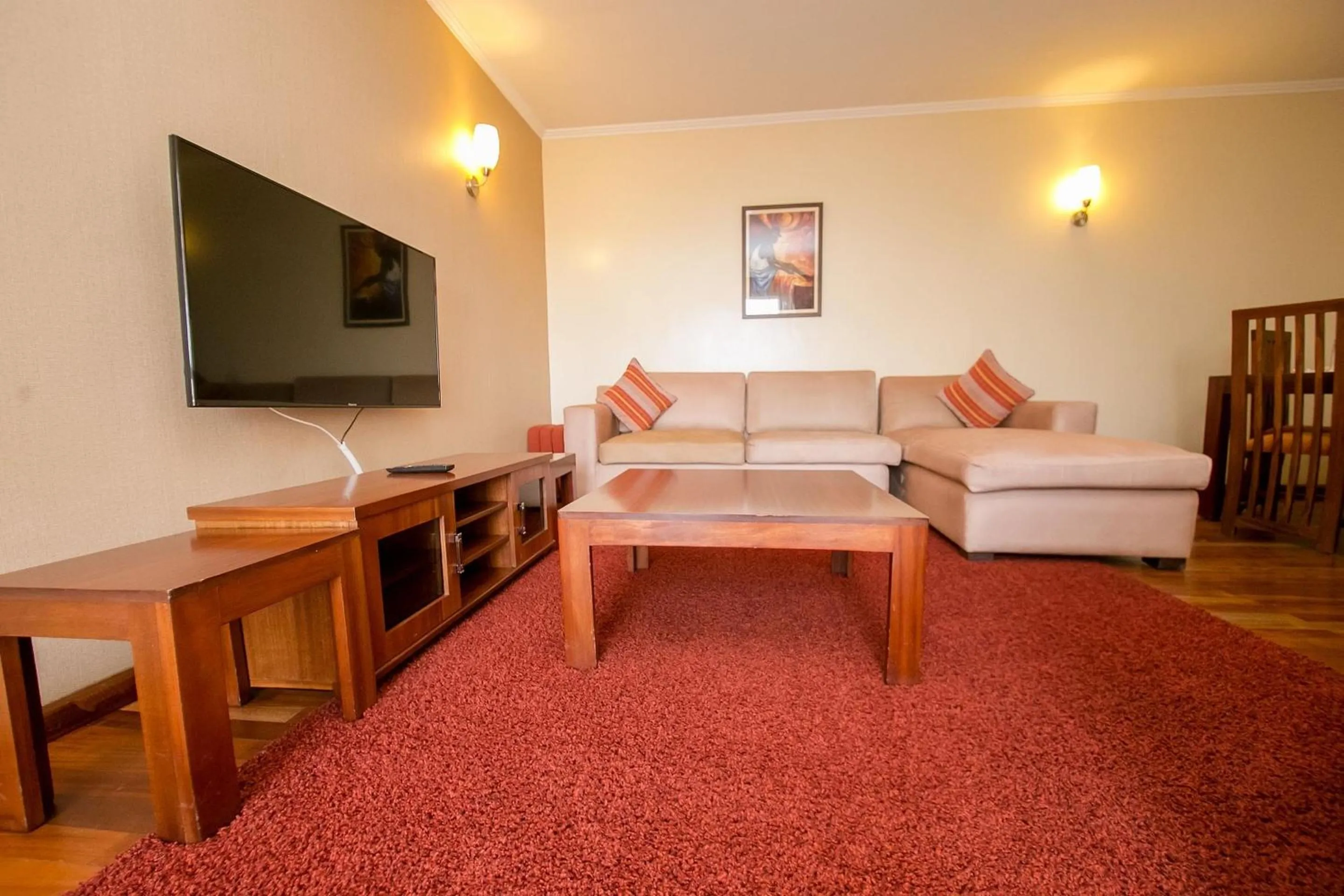 TV and multimedia in Waridi Paradise Hotel and Suites