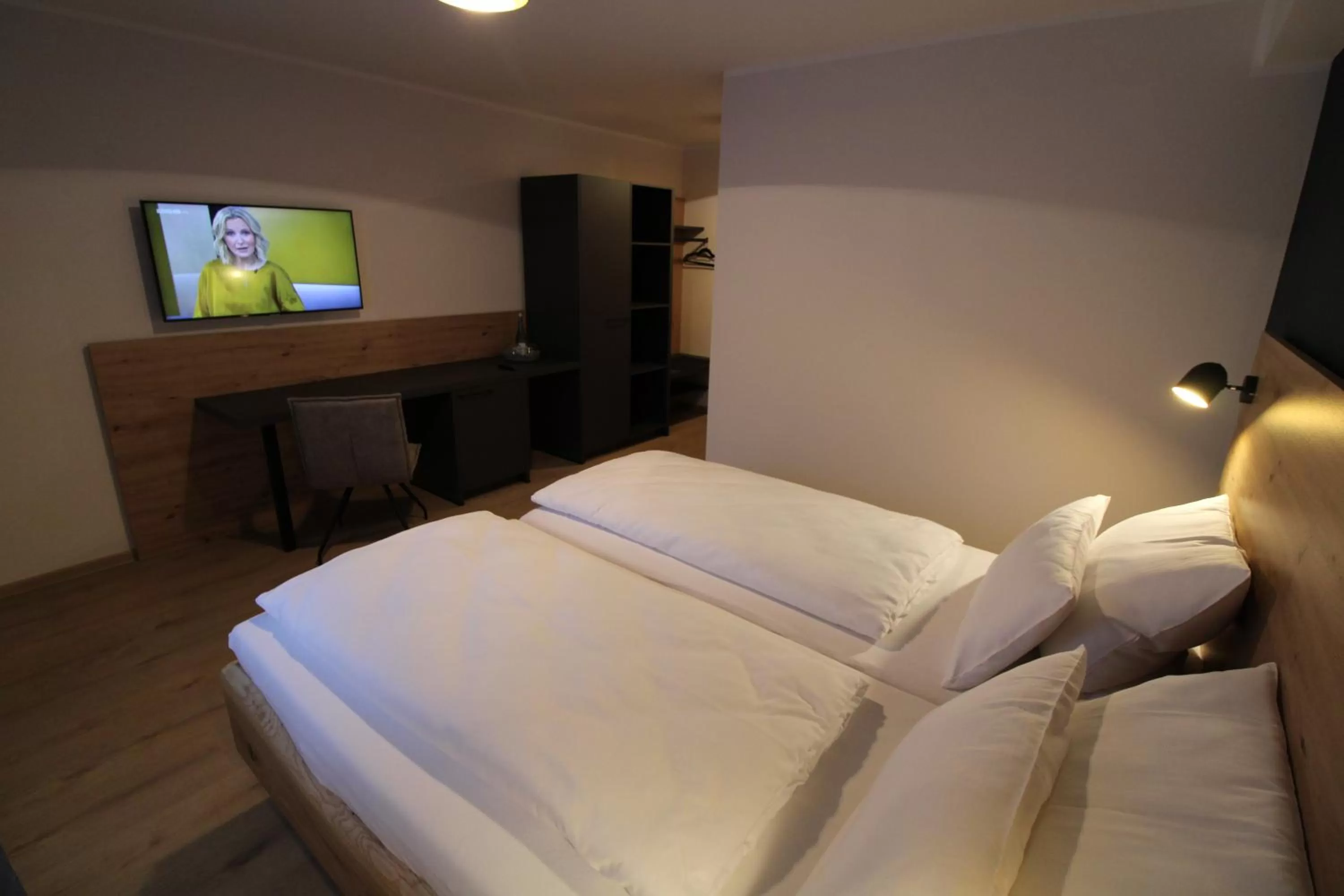 Bed in DER Hirsch Hotel