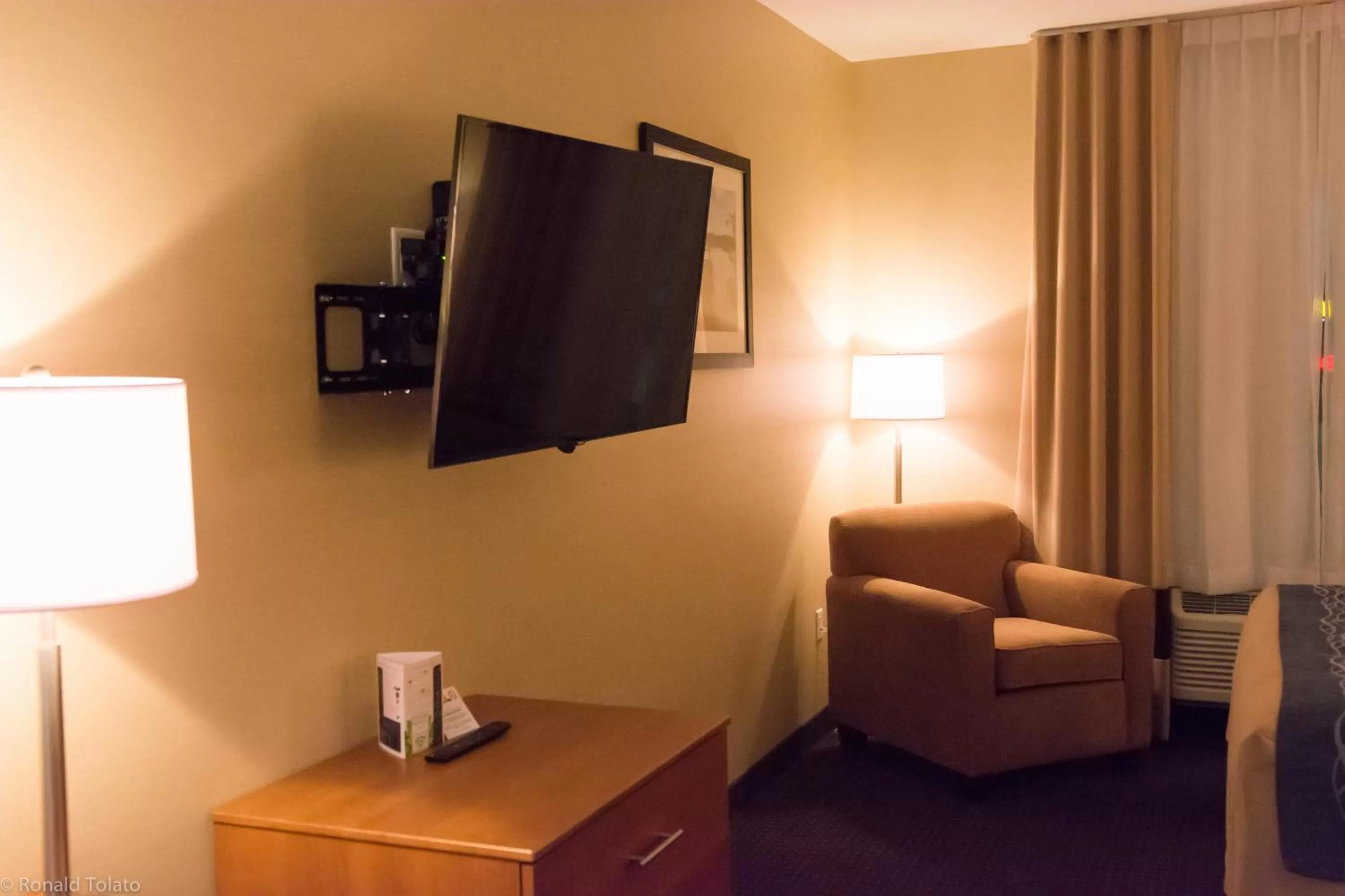 TV and multimedia in Comfort Inn & Suites Bonnyville