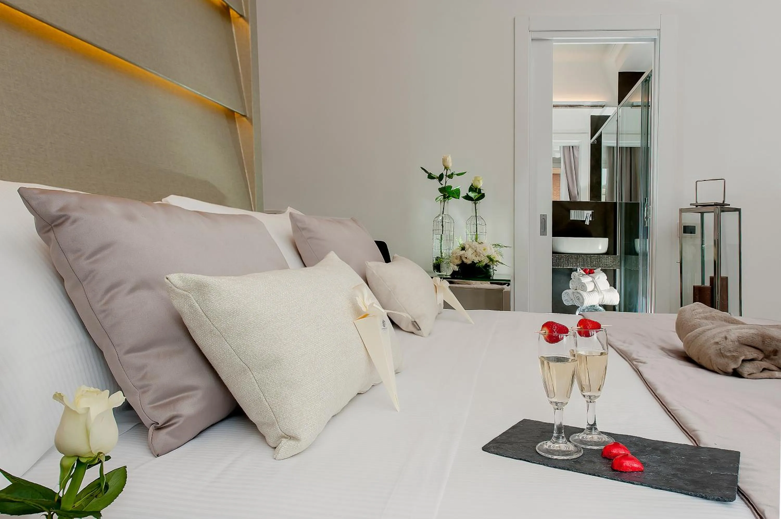 Bed in Vatican Style