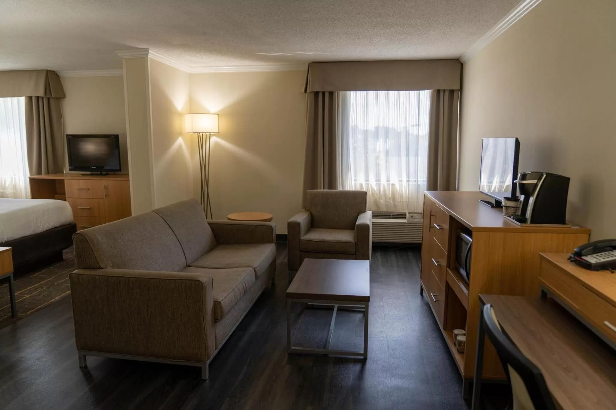 Photo of the whole room, Bed in Holiday Inn Greenville by IHG