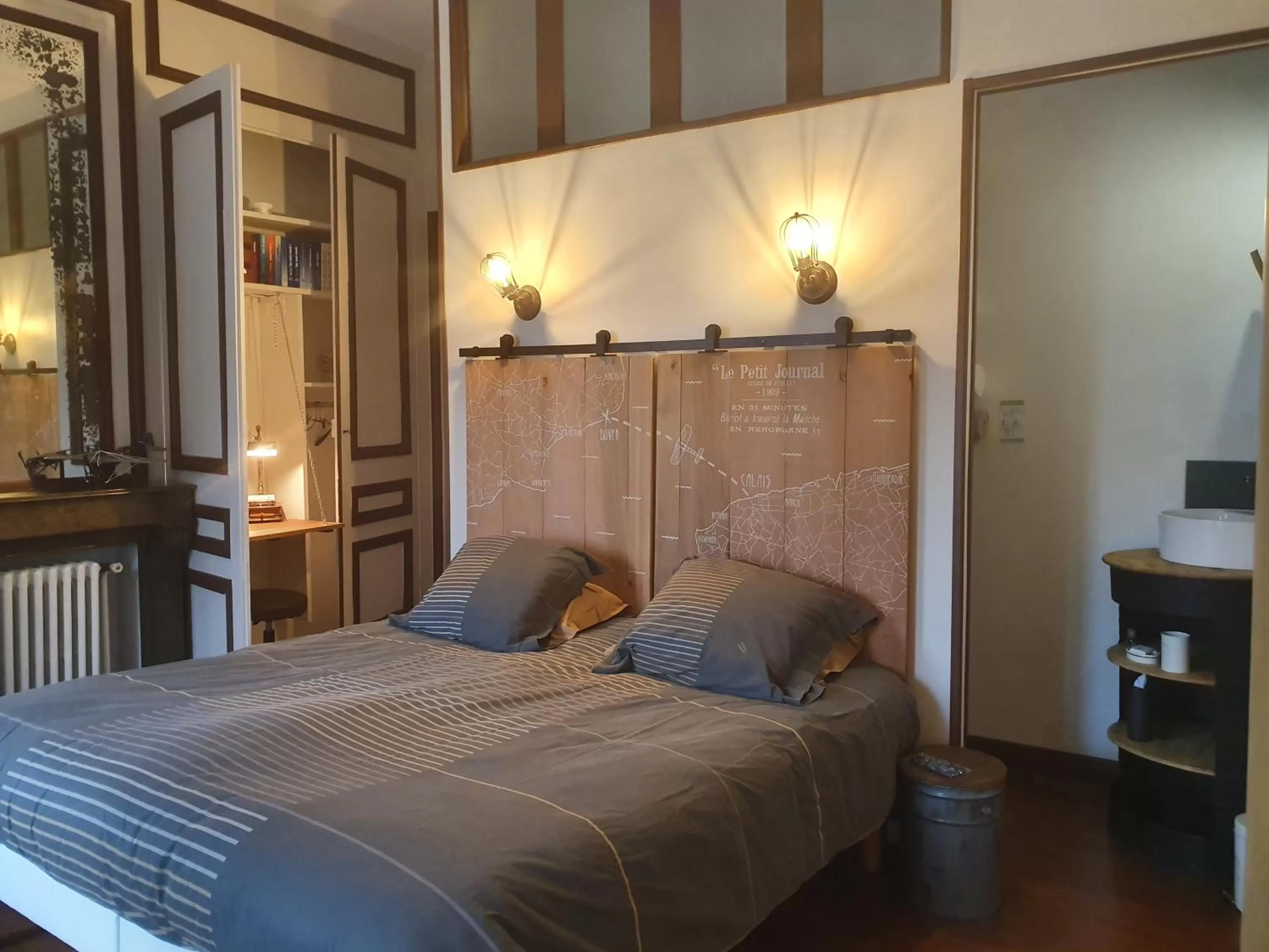 Bathroom, Bed in B & B Les Secrets des Loges