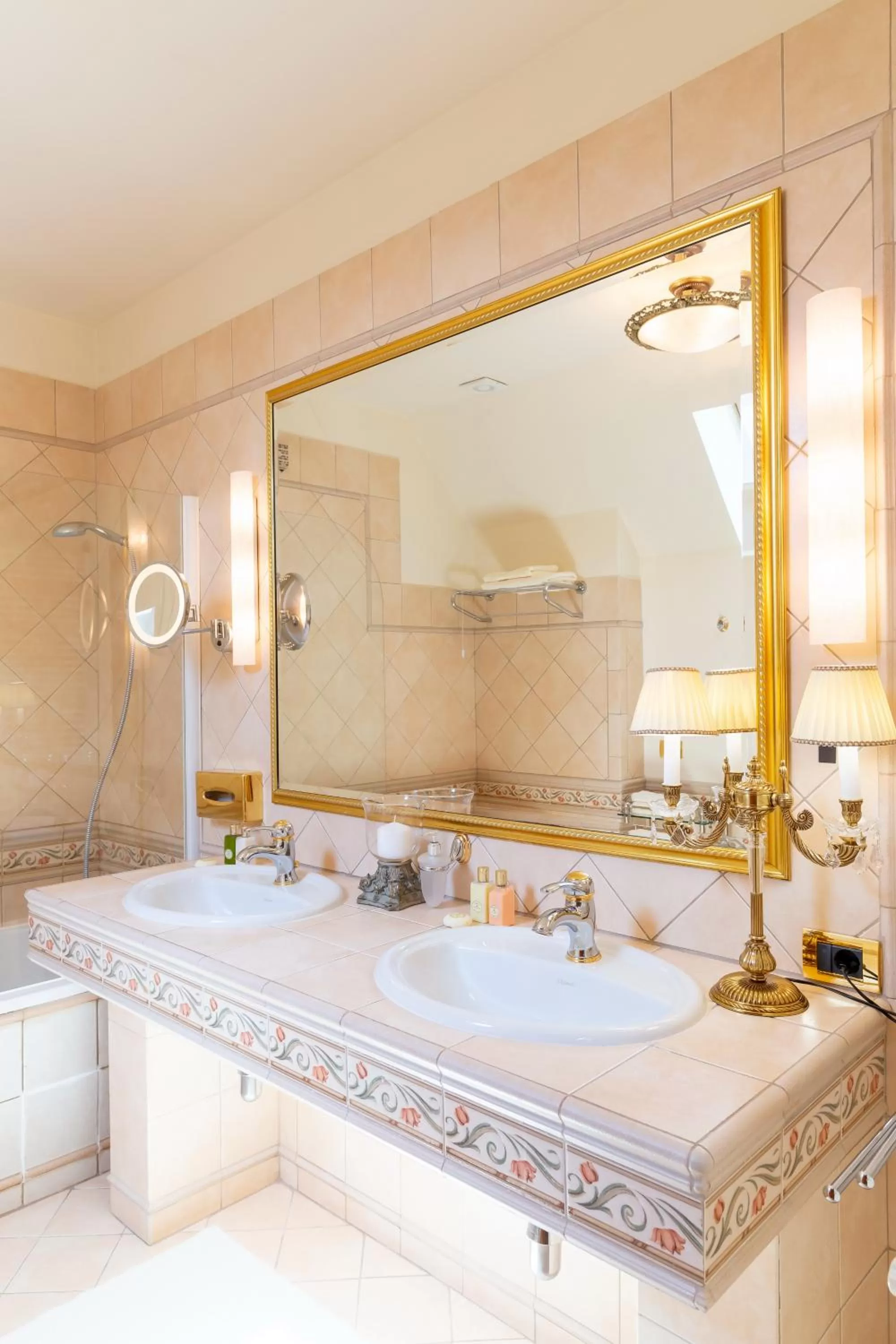 Bathroom, Bed in Suter Palace Heritage Boutique Hotel