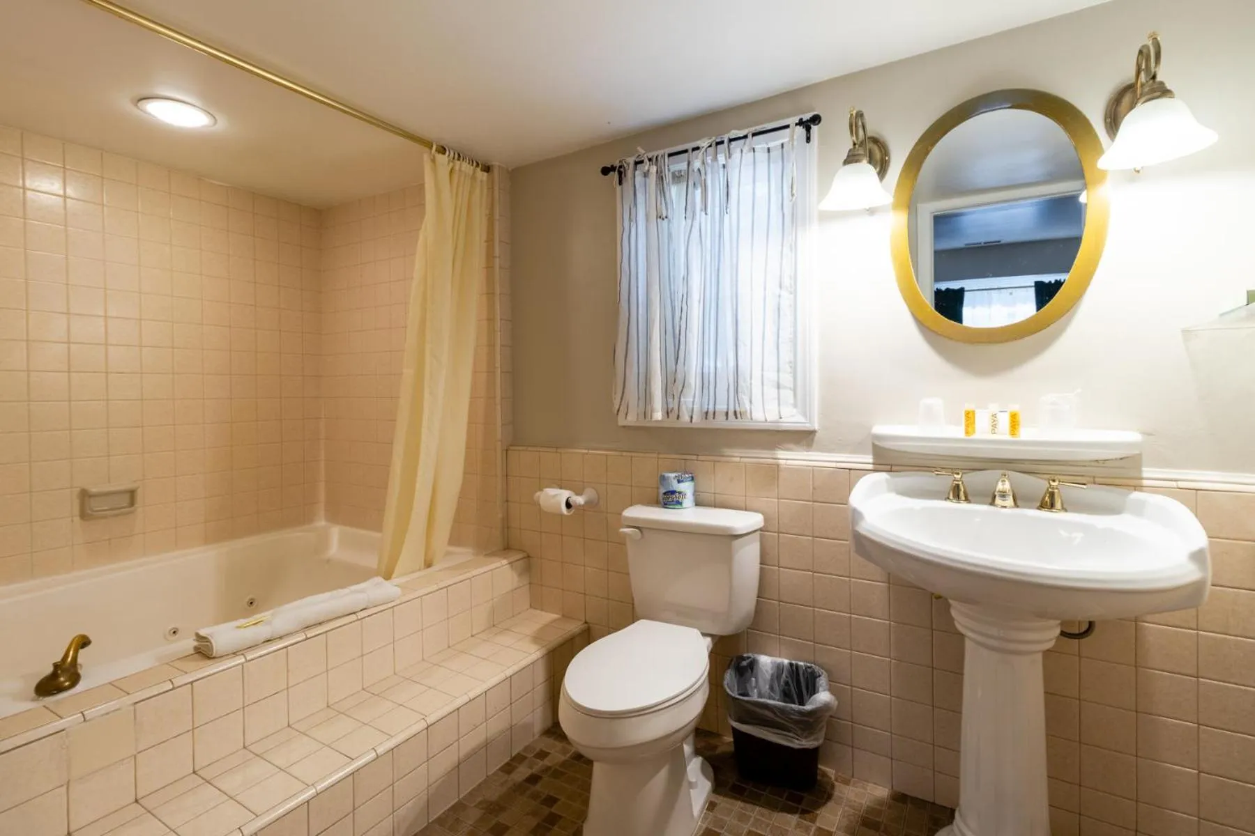 Saddleback Inn at Lake Arrowhead