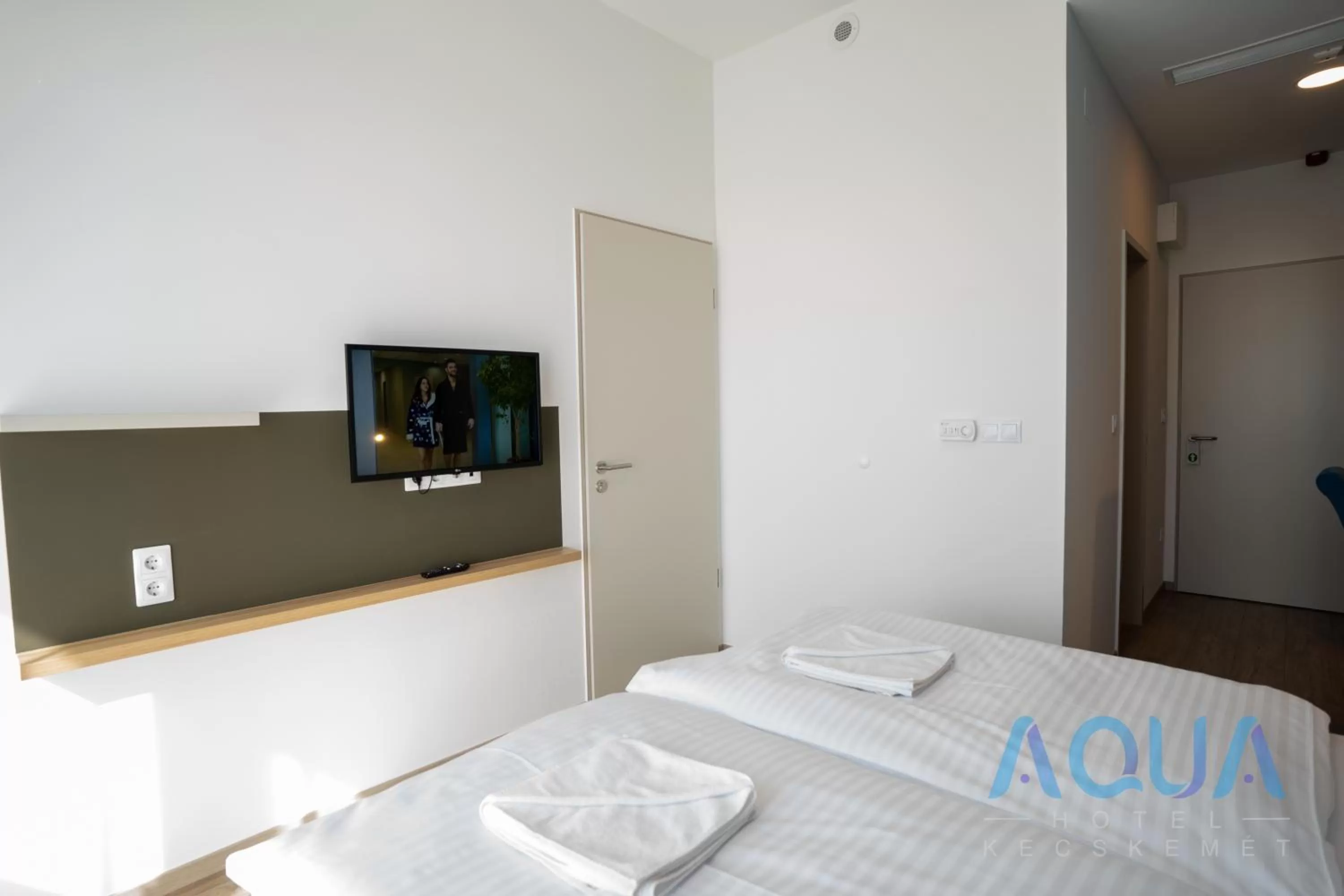 Photo of the whole room, Bed in Aqua Hotel