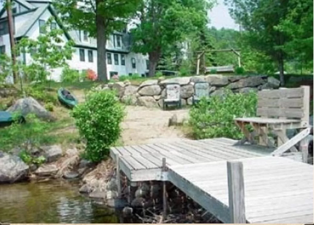 Facade/entrance in Follansbee Inn