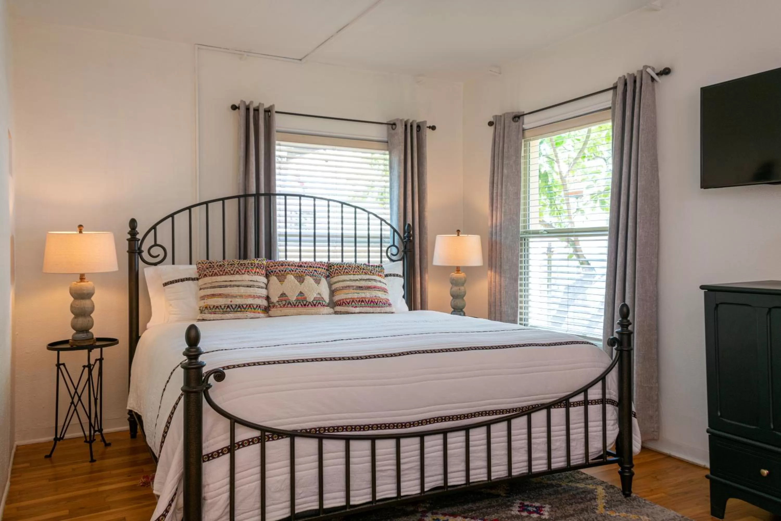 Bed in Adobe Rose Inn