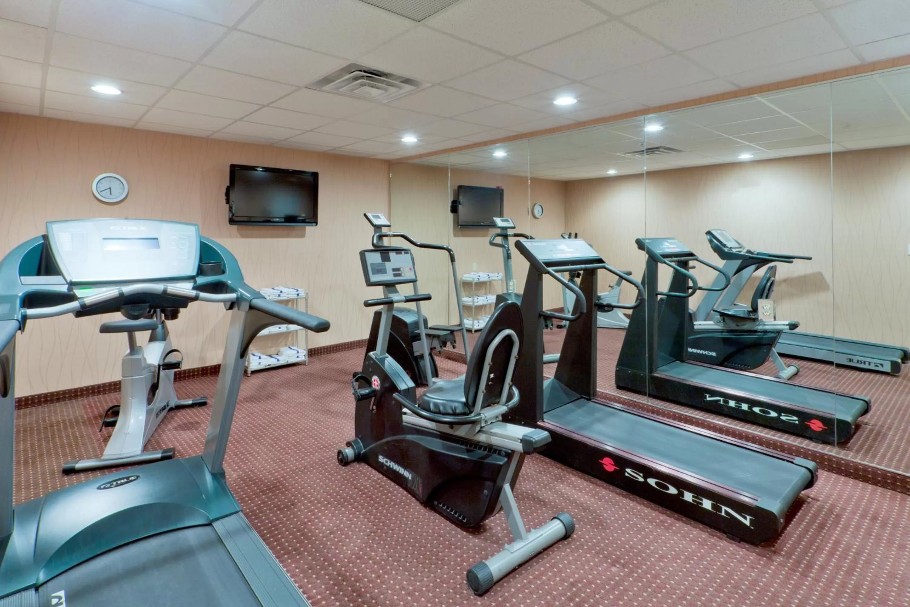 Fitness centre/facilities in Holiday Inn Express & Suites Ashtabula-Geneva by IHG