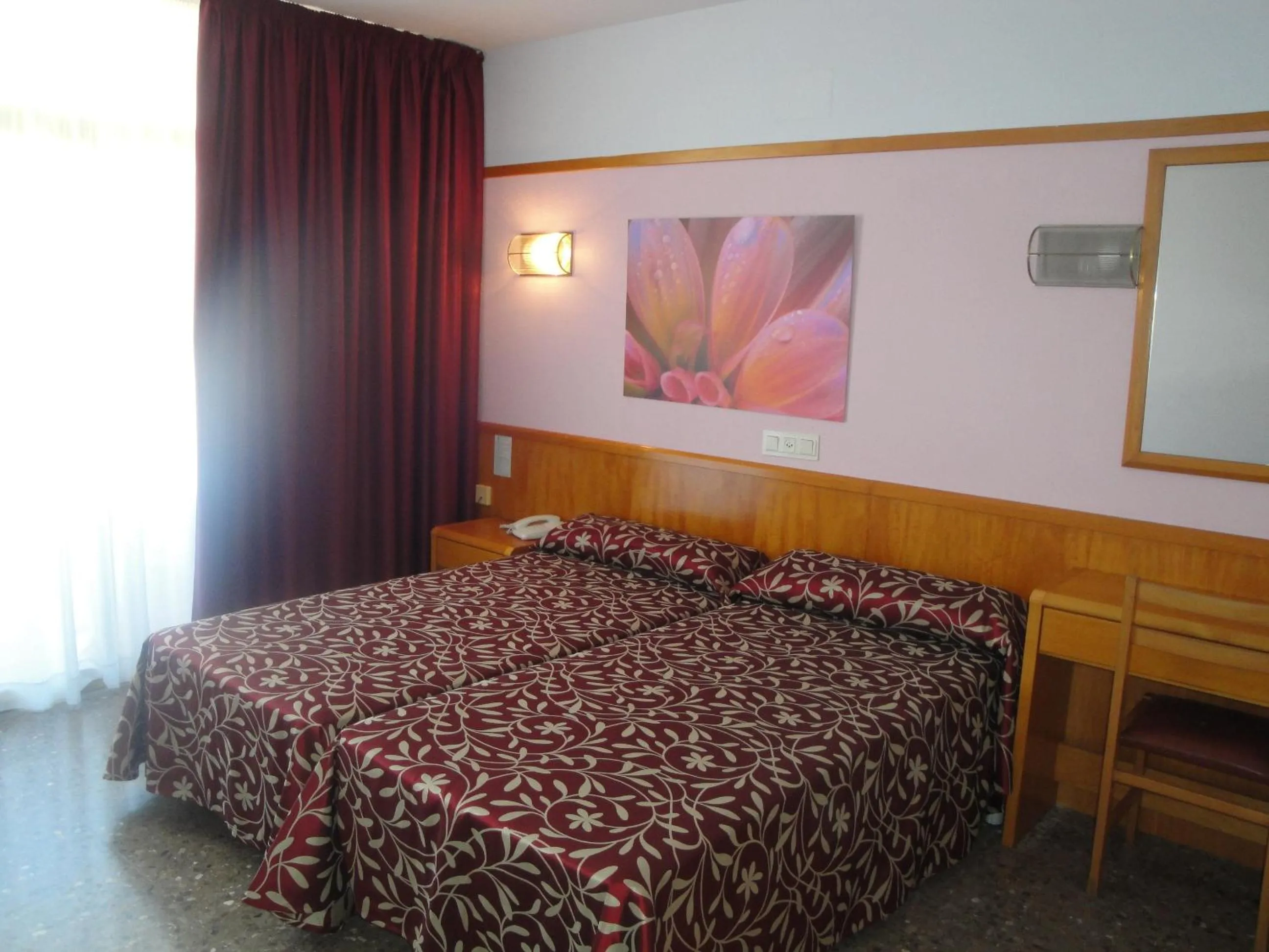 Bed in Hotel Esplendid