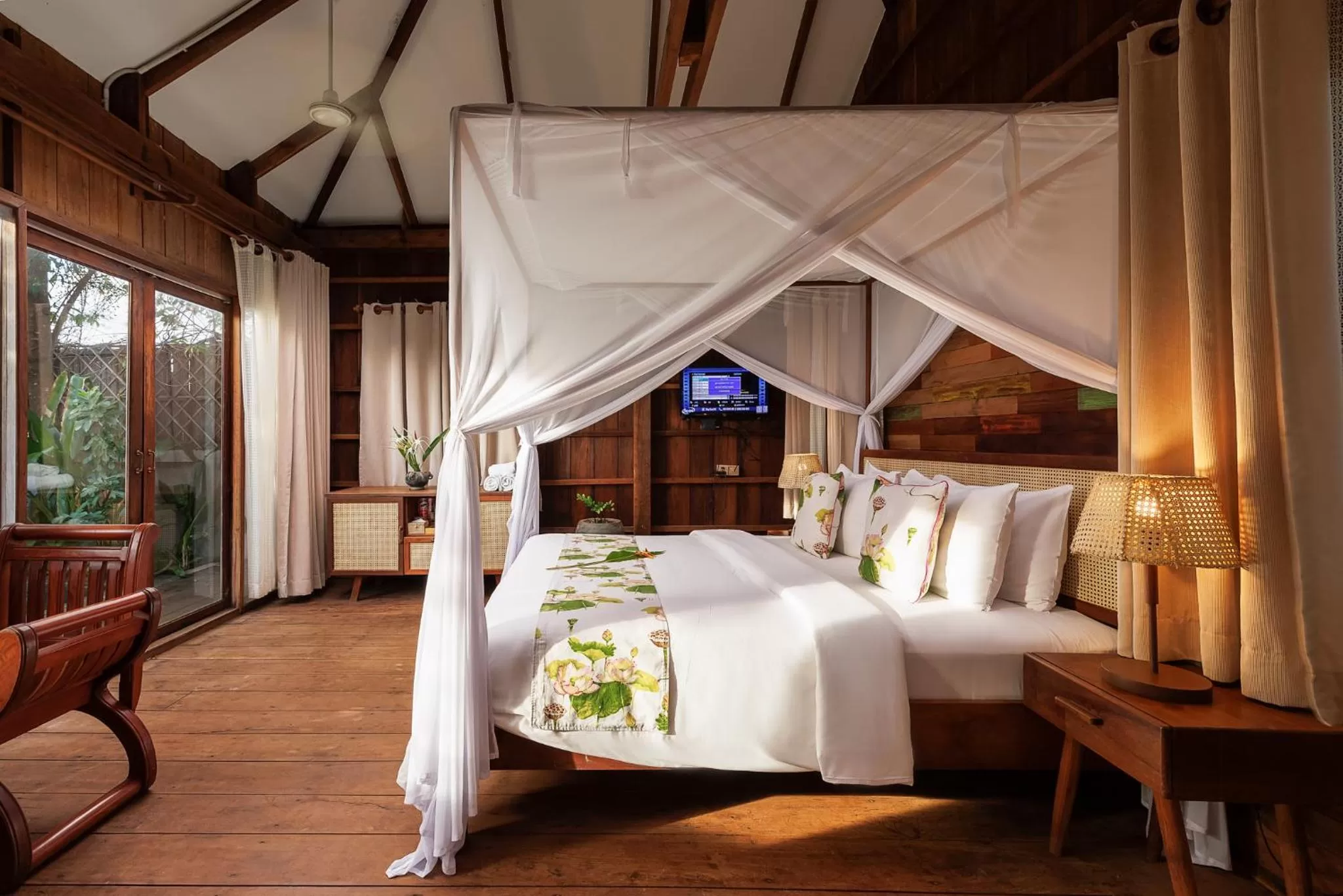 Bedroom, Bed in Dontrei Villa Angkor