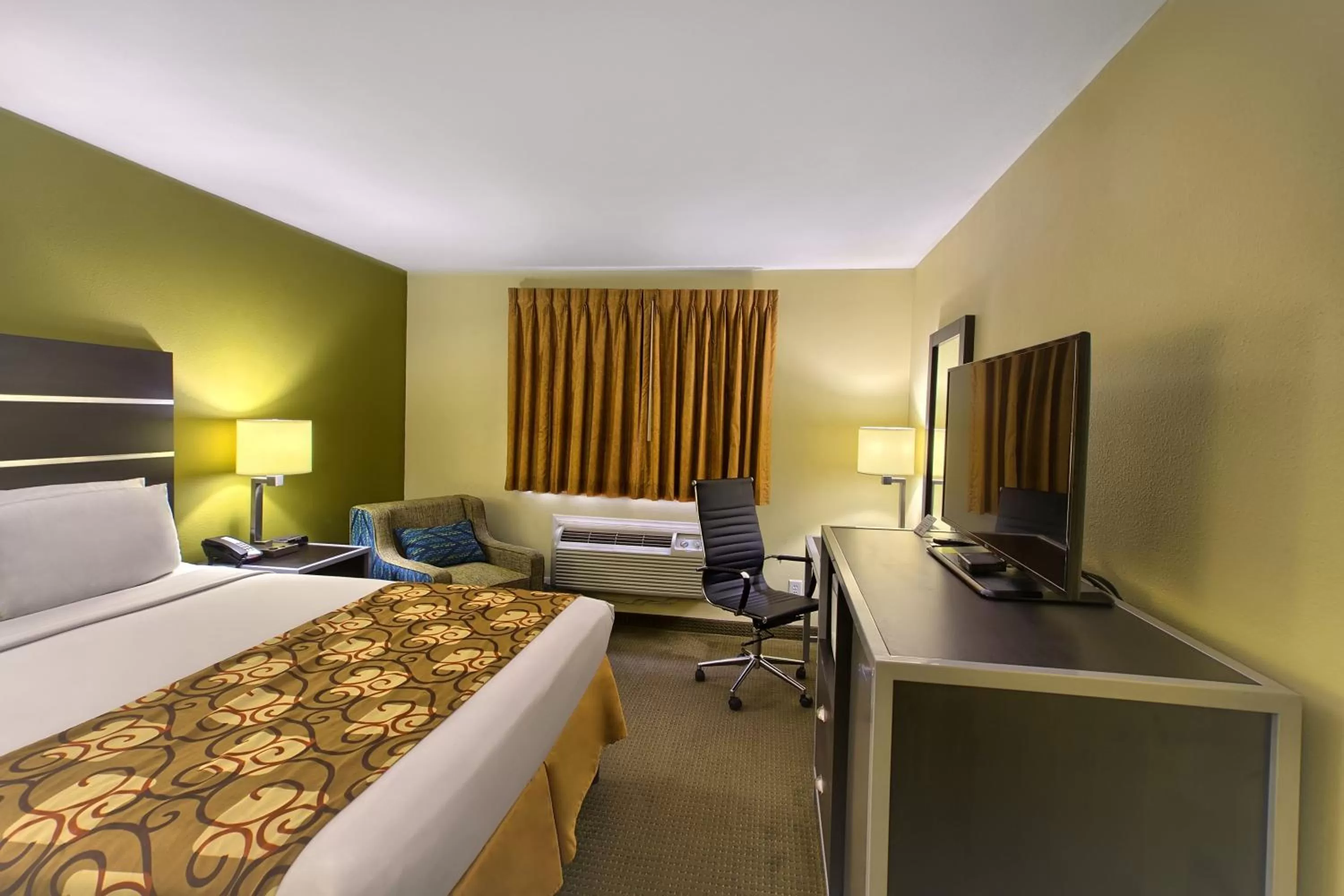 Bedroom, Bed in Country Hearth Inn of Knightdale