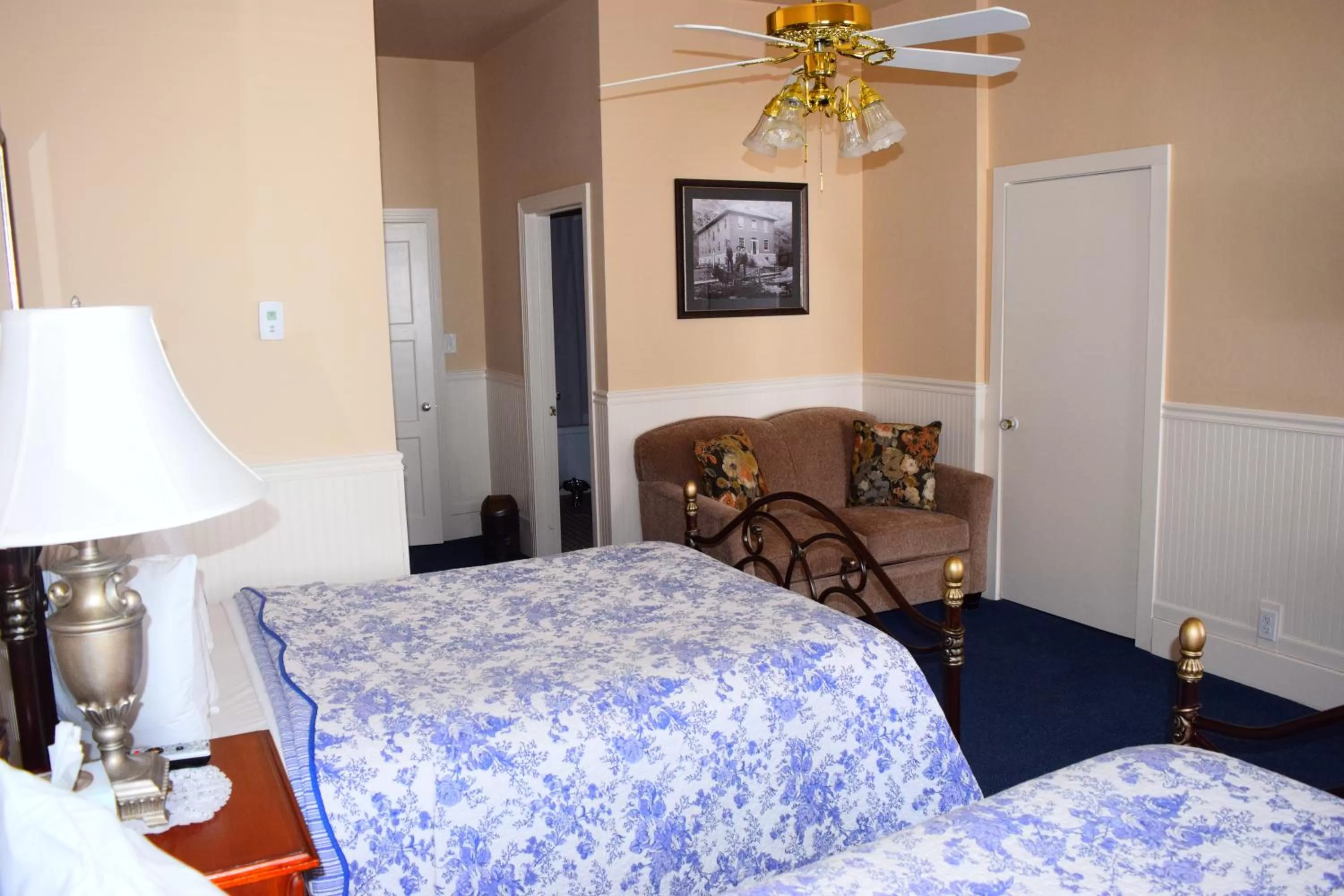 Bed in Grand Imperial Hotel