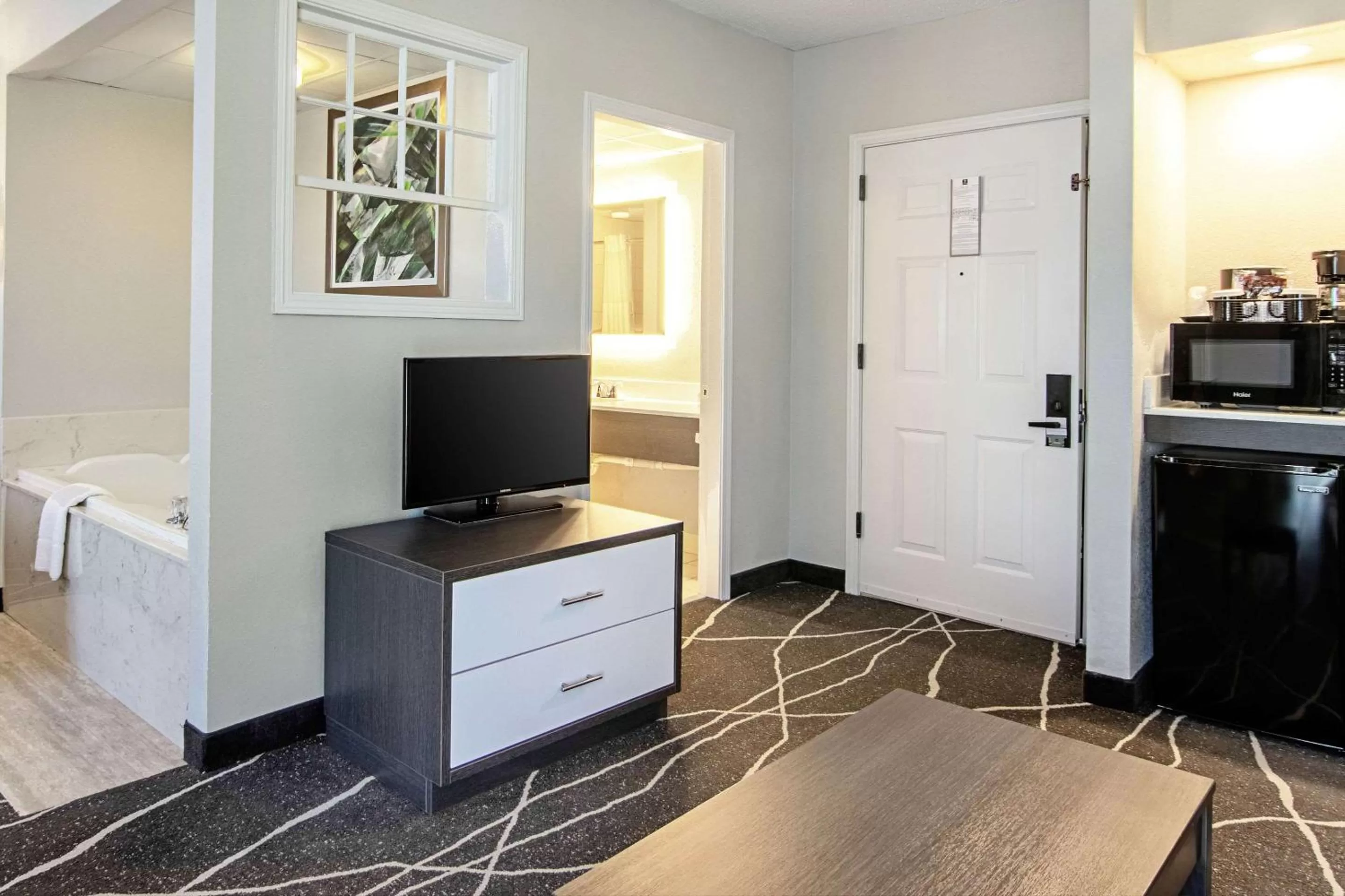 Photo of the whole room, Bed in Clarion Inn Willow River