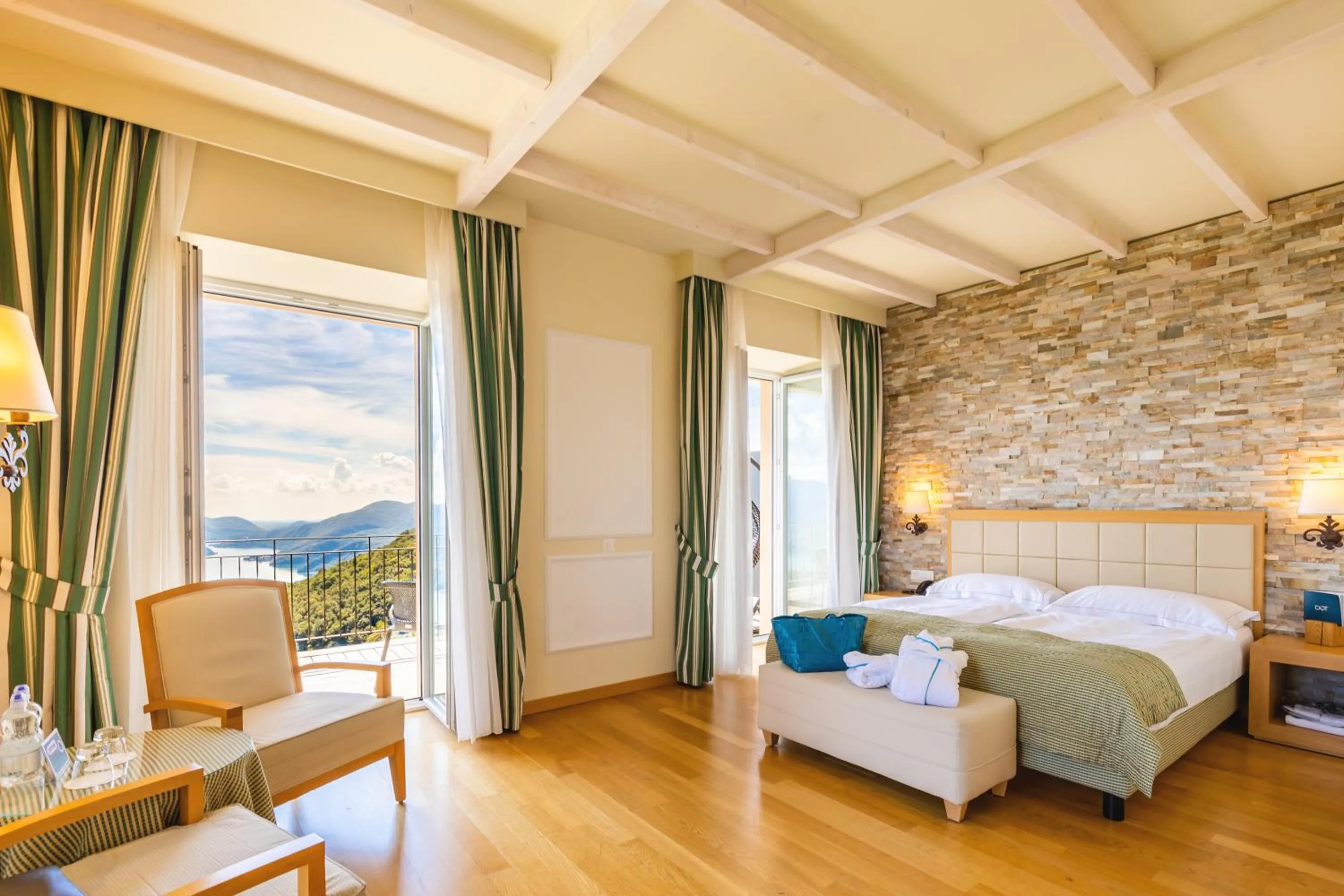 Bed in Kurhaus Cademario Hotel & SPA - Adults Only