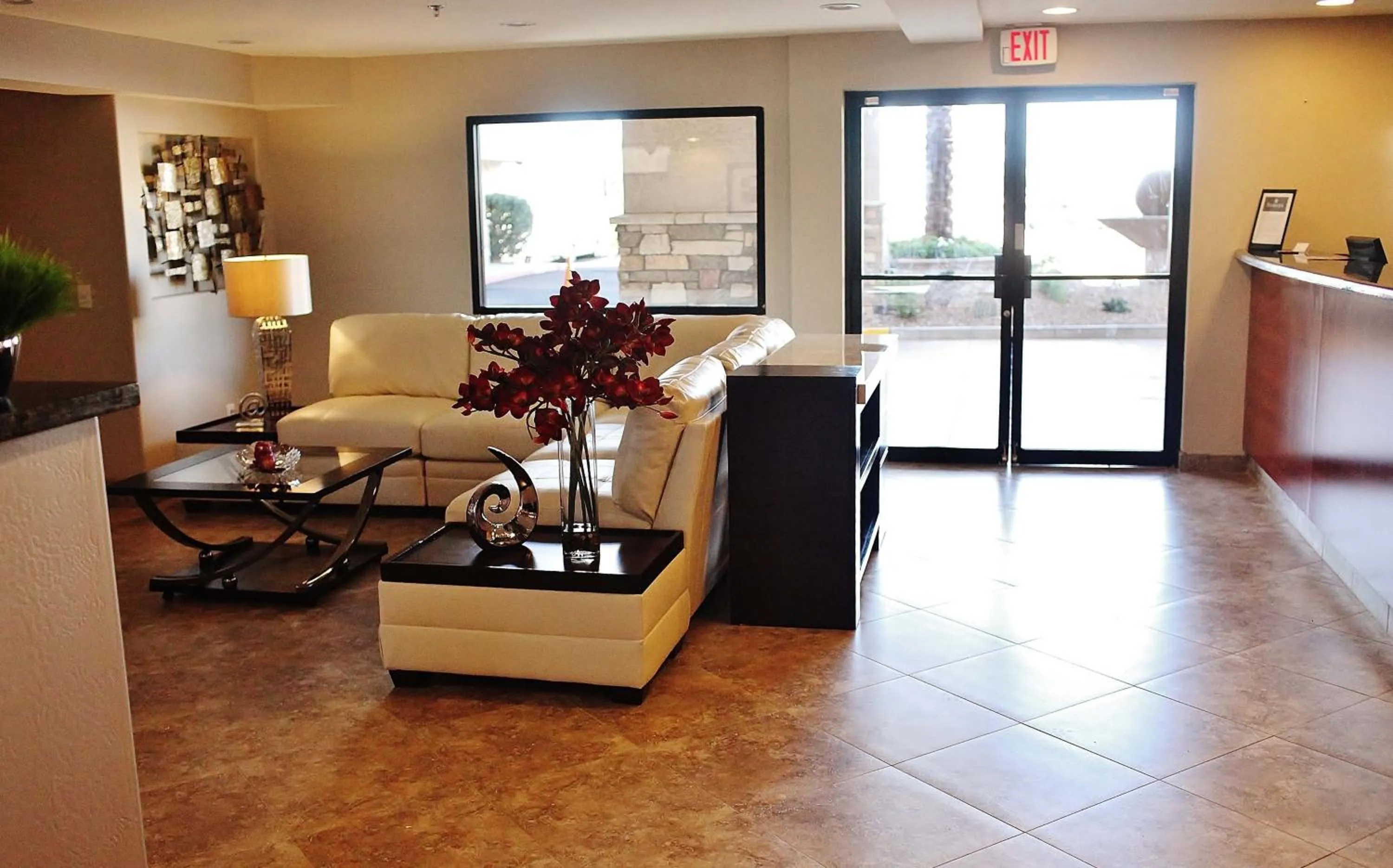 Communal lounge/ TV room in Infinity Inn & Suites