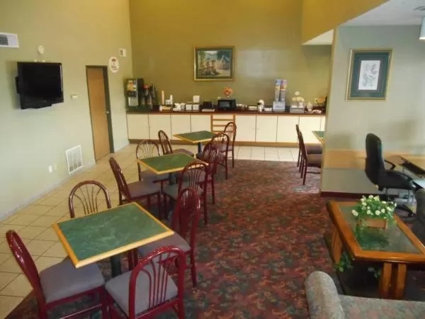 Restaurant/places to eat in AmeriStay Inn St Joseph