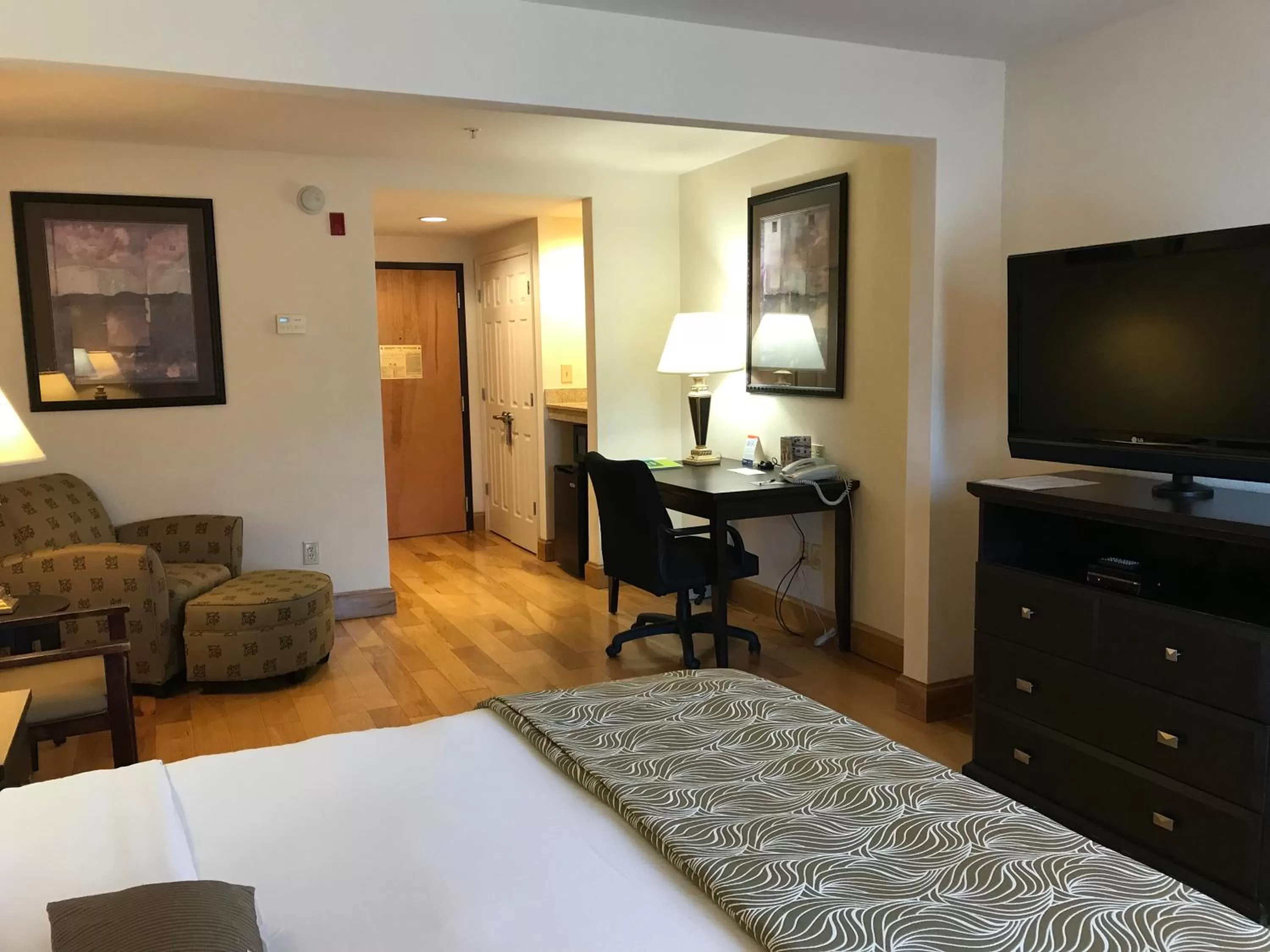 Photo of the whole room, Bed in Wingate by Wyndham LaGrange