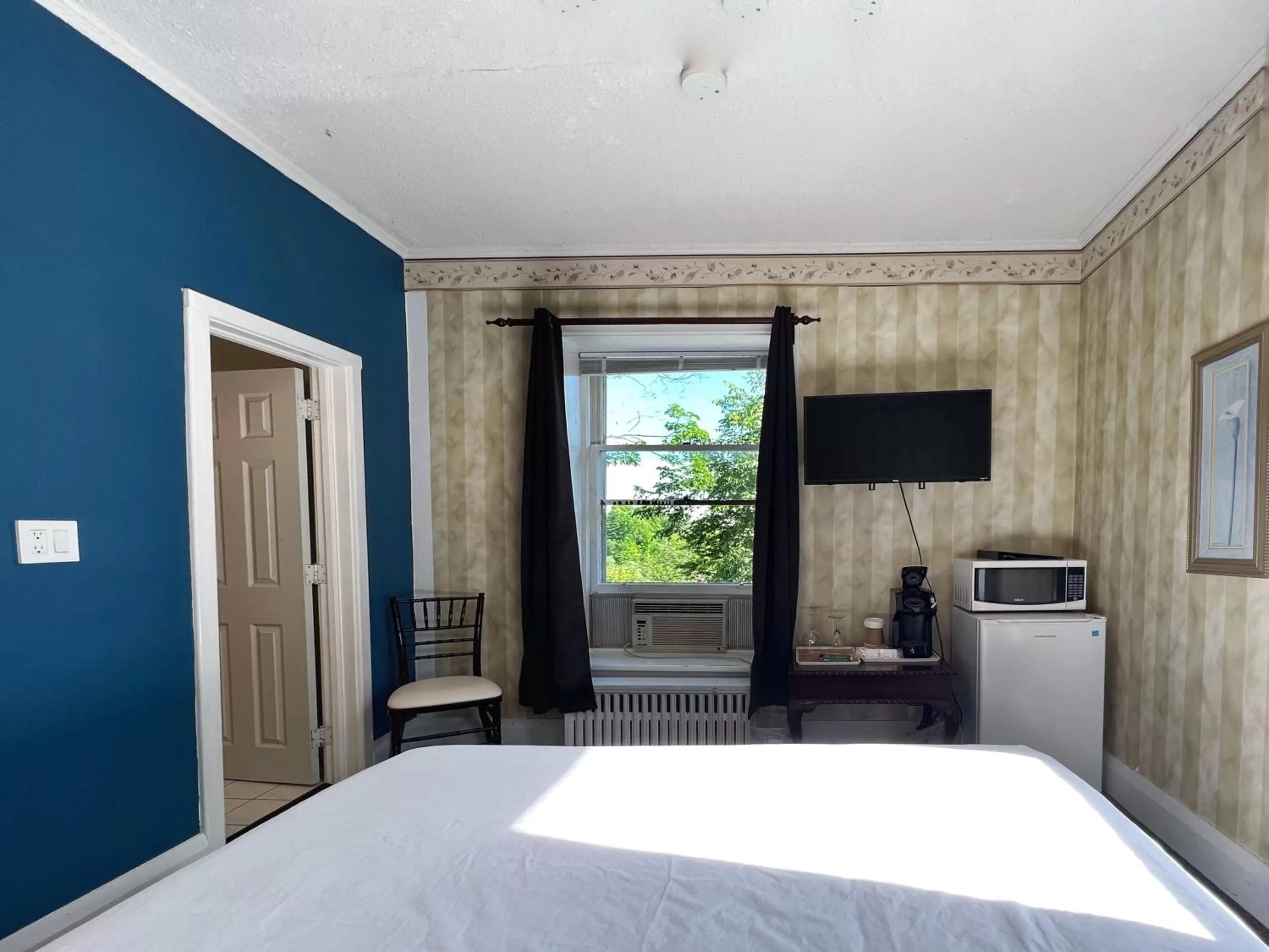 Bed in Inn at the Falls