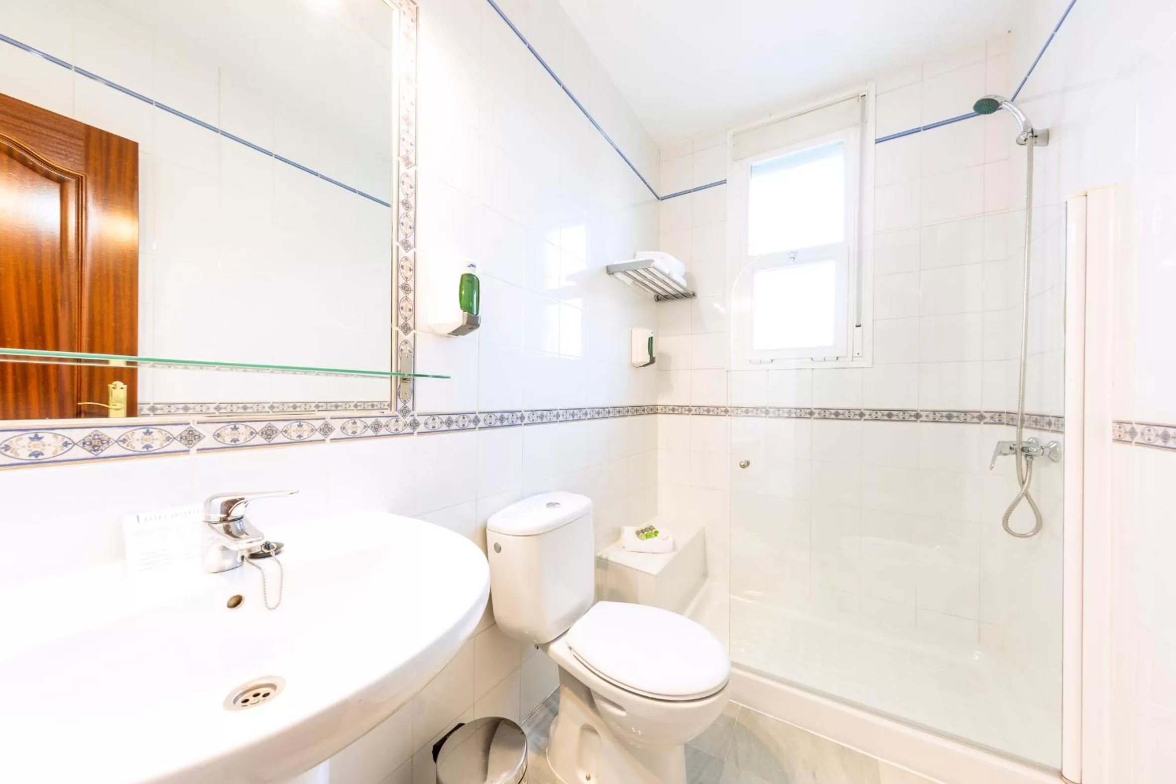 Toilet in Hotel Gran Avenida