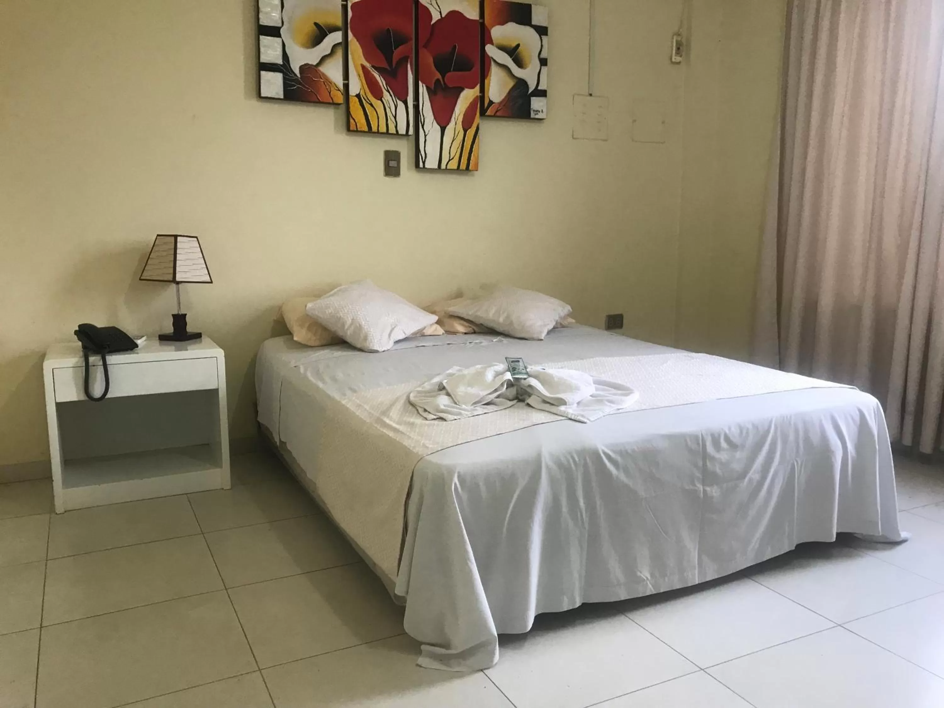 Bed in Hotel Viru Viru II