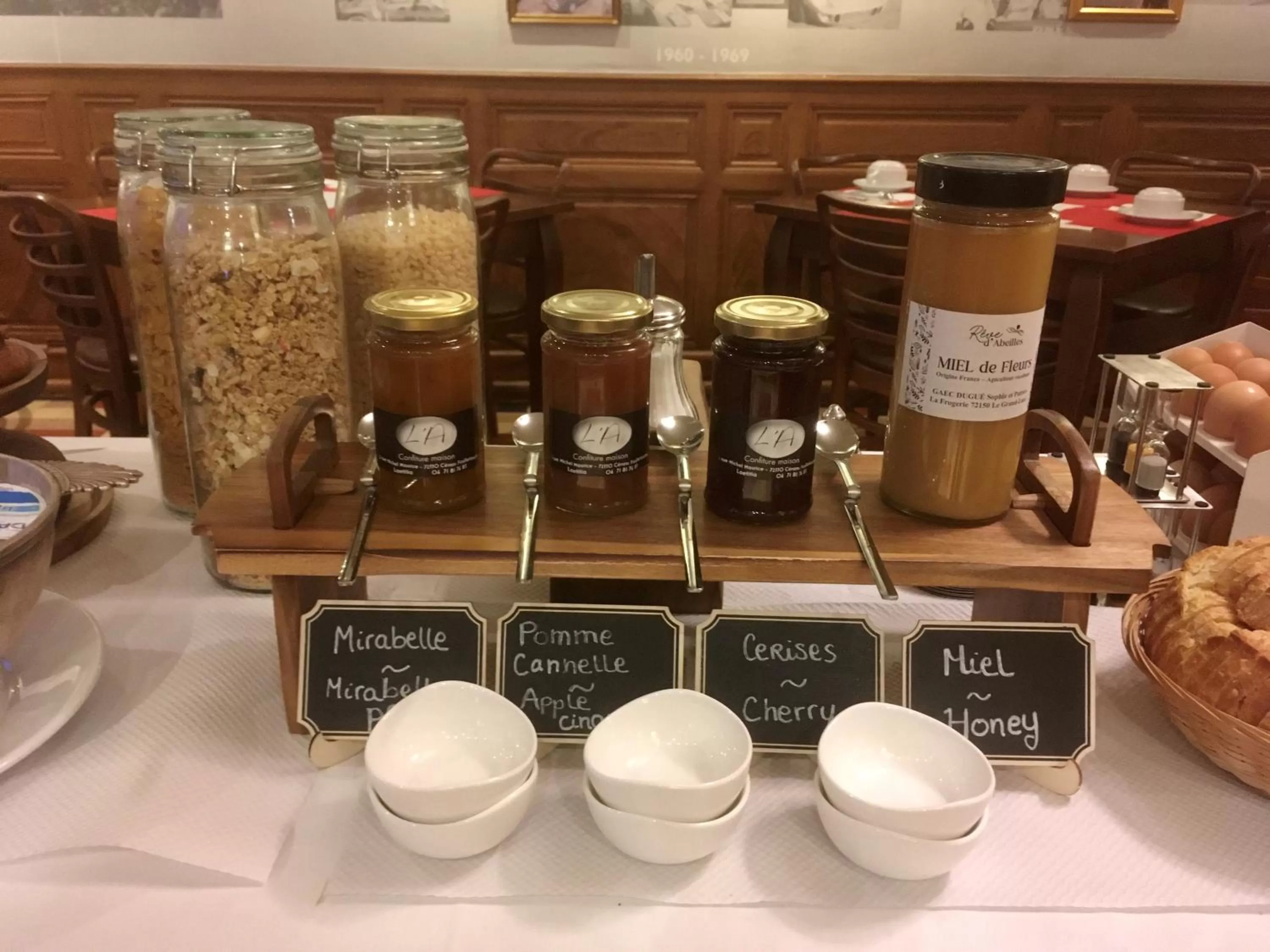 Coffee/tea facilities in Logis Hotel De France