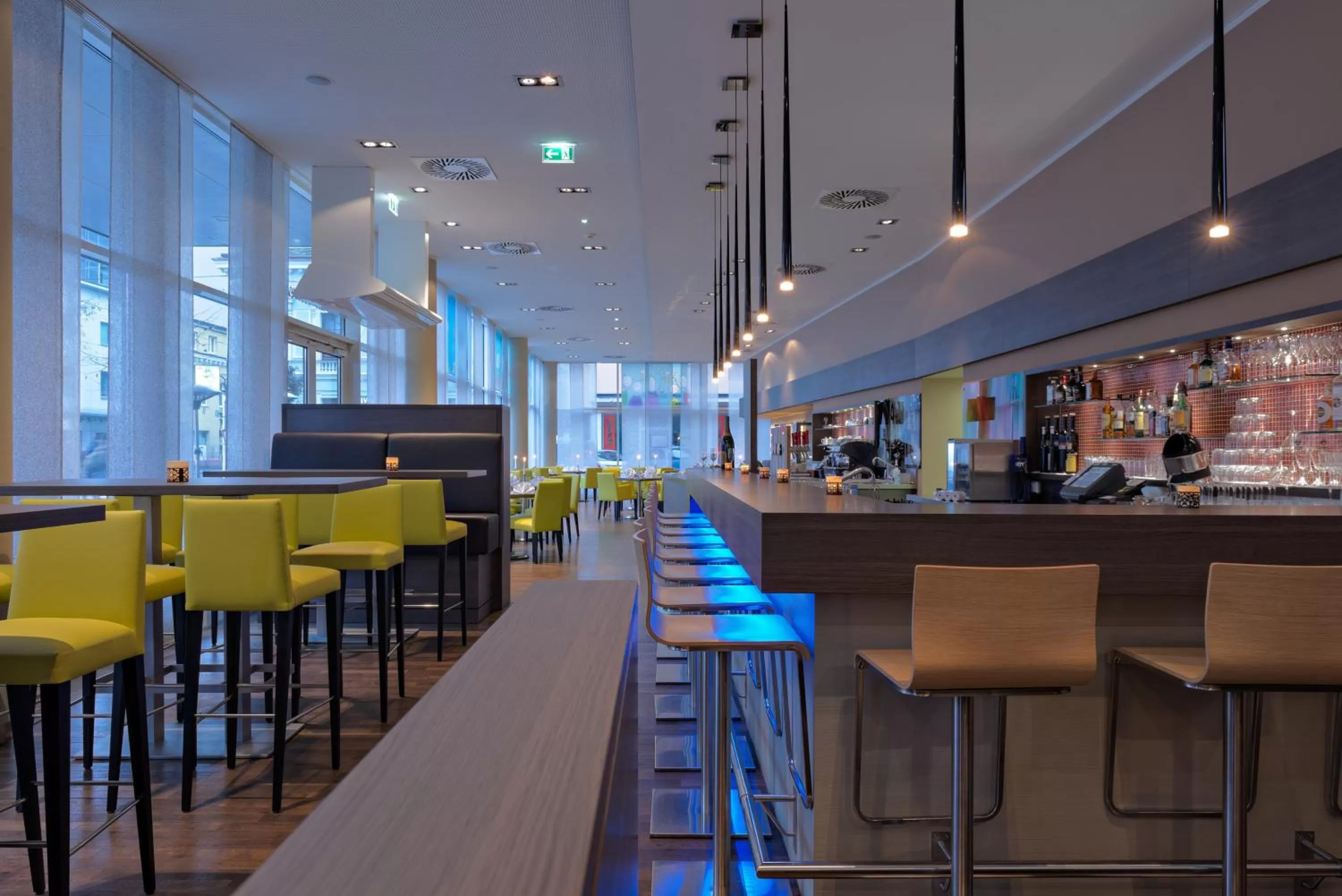 Lounge or bar in Park Inn by Radisson Linz