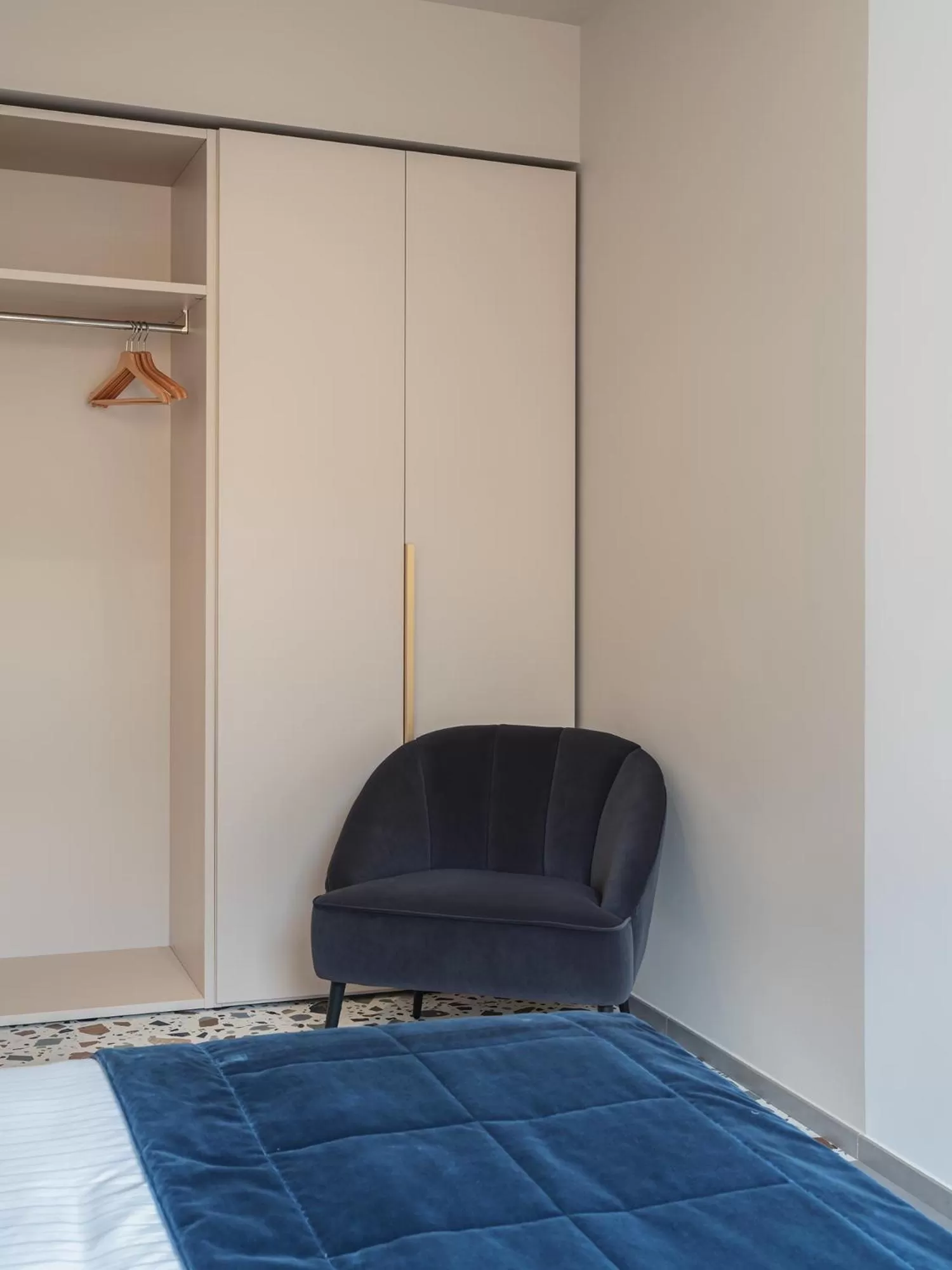 Bedroom, Bed in Living u HomeSuites