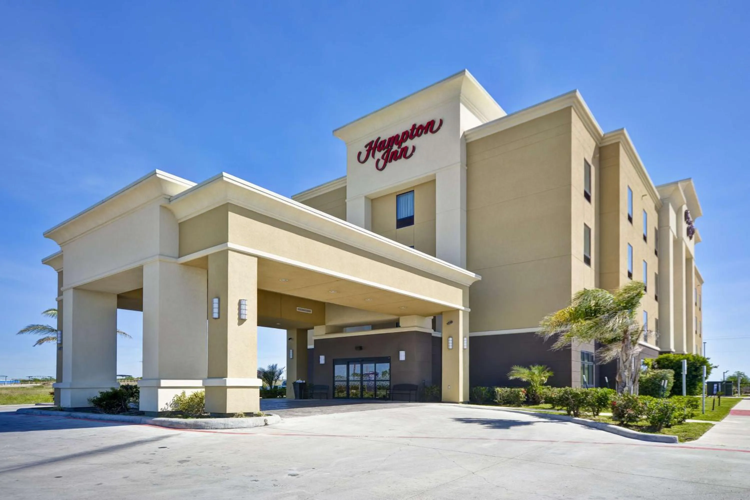 Property building in Hampton Inn Kenedy