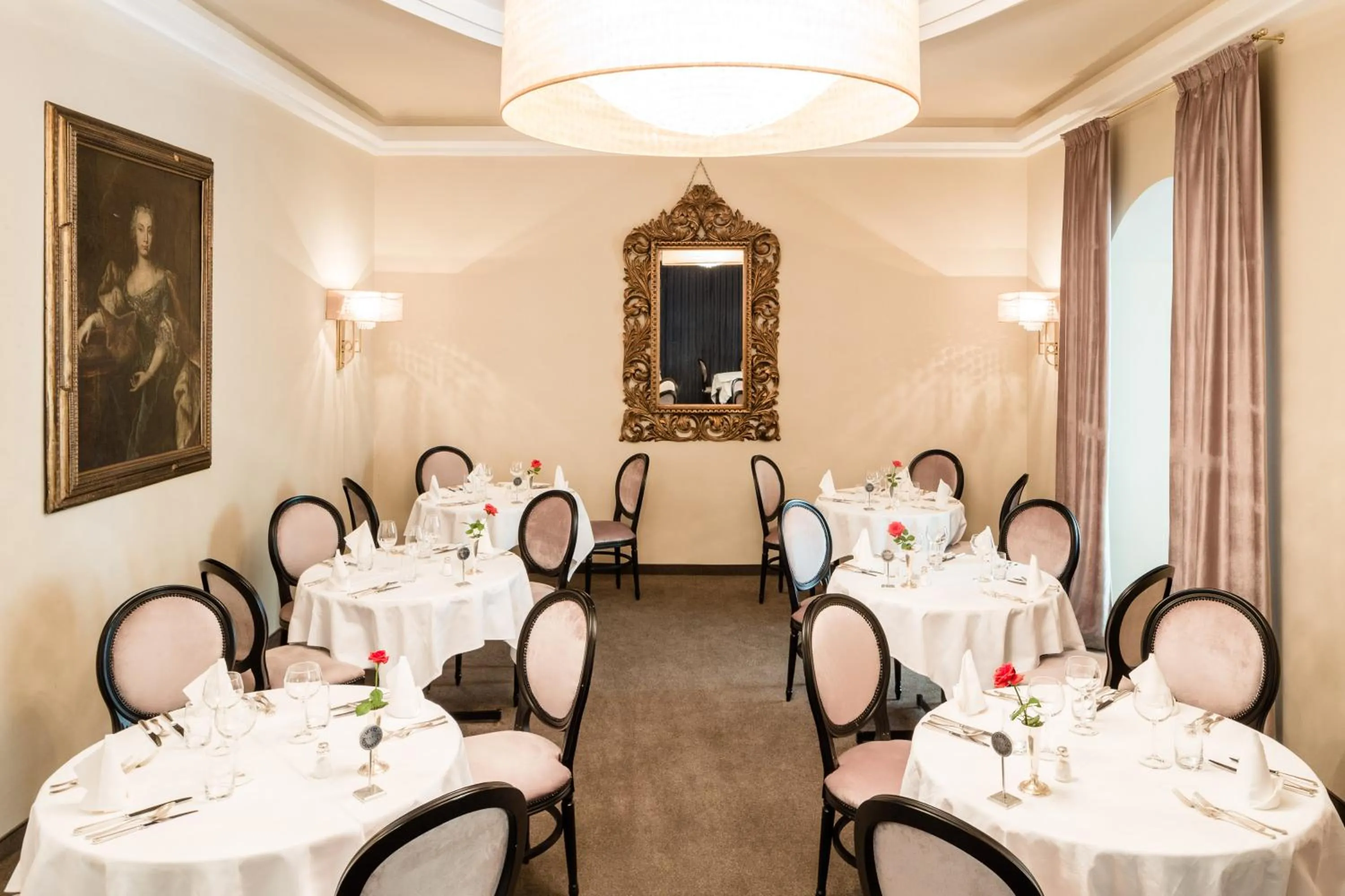 Restaurant/places to eat in Classic Hotel Meranerhof