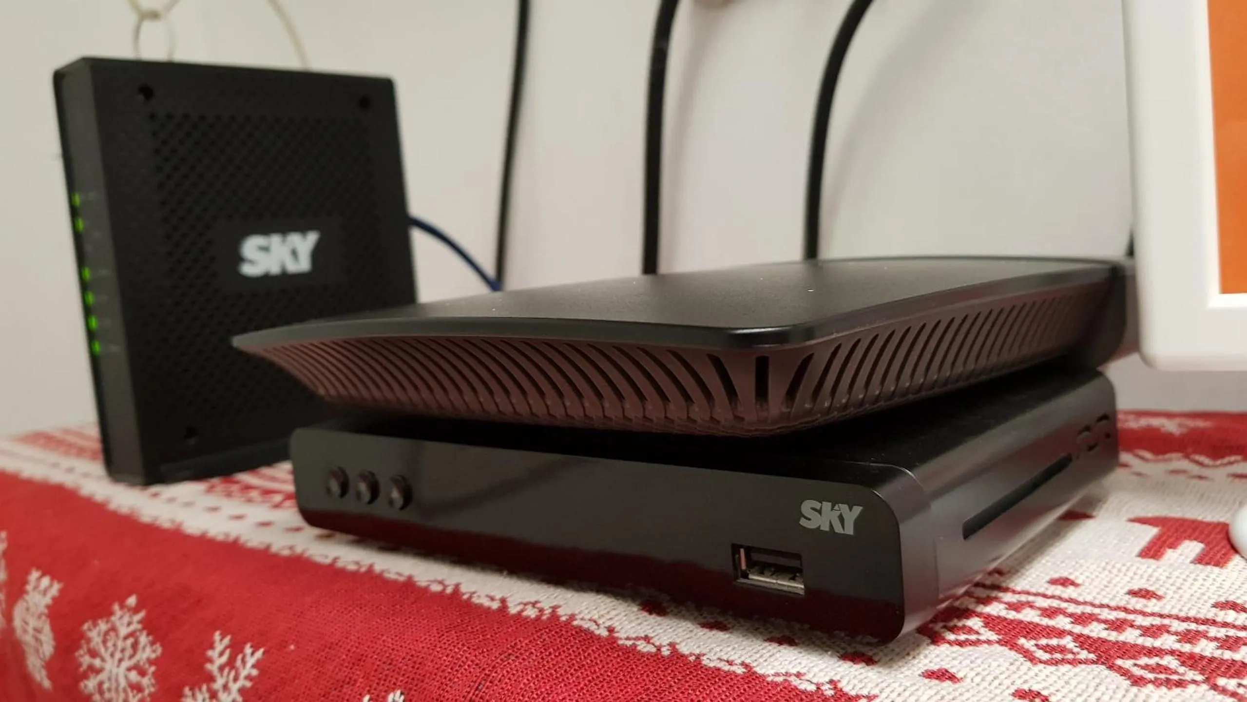 TV and multimedia in Crossroads Hostel Manila