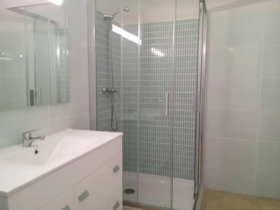 Bathroom in Albufeira Jardim by Umbral