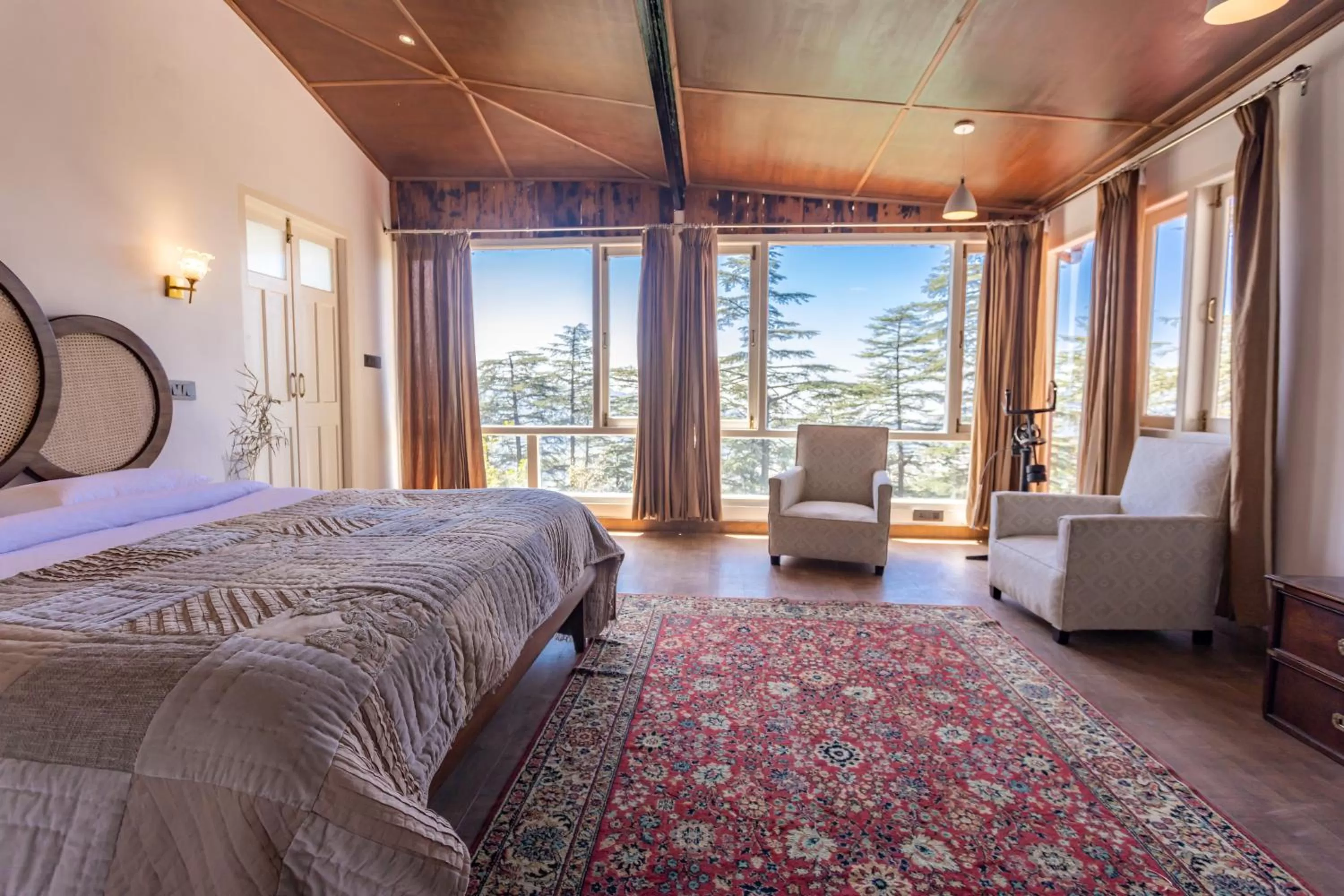 Photo of the whole room, Bed in Seclude Shimla, Taraview