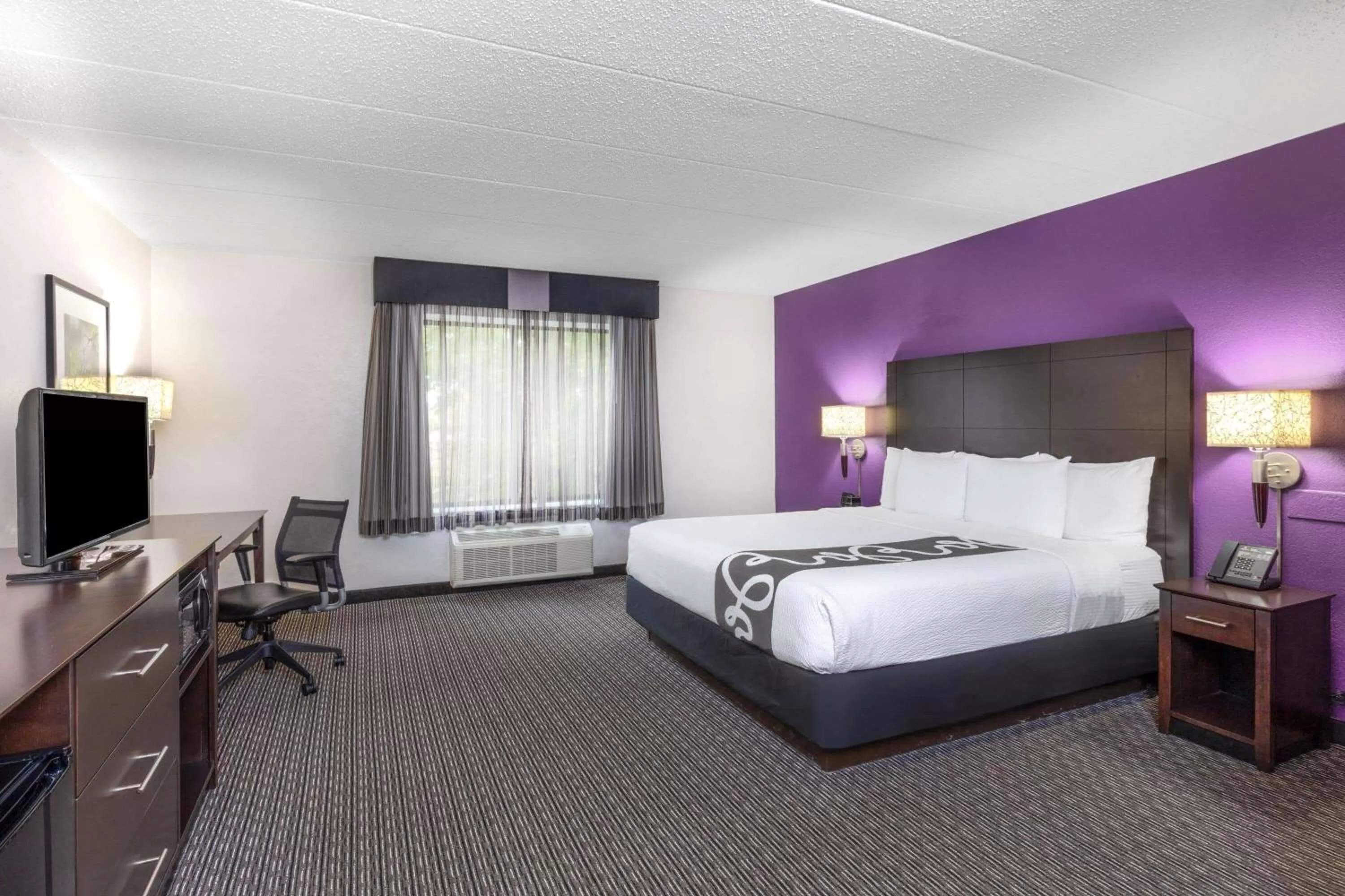 Photo of the whole room, Bed in La Quinta by Wyndham Clifton/Rutherford