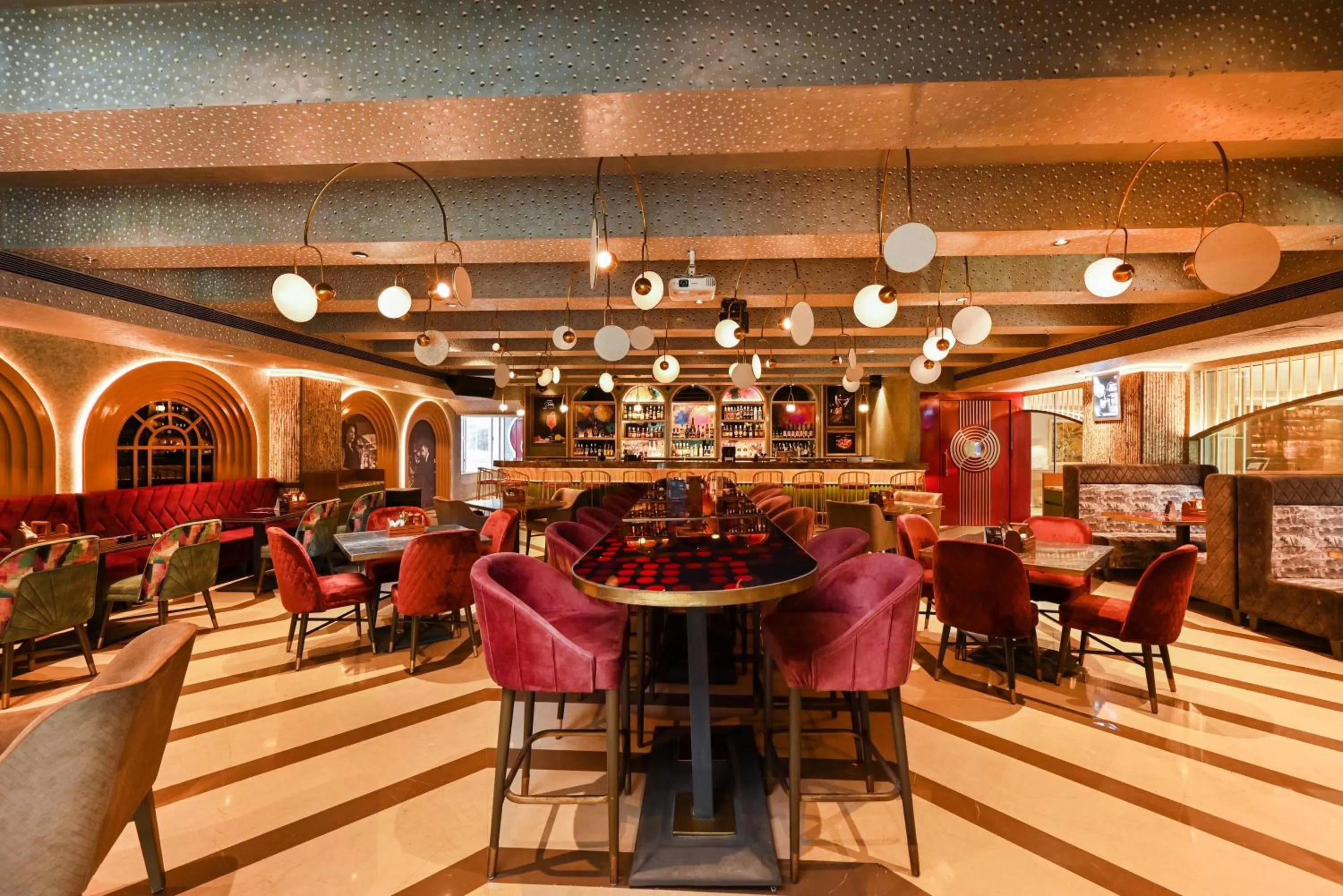 Restaurant/places to eat in Express Inn The Business Luxury Hotel