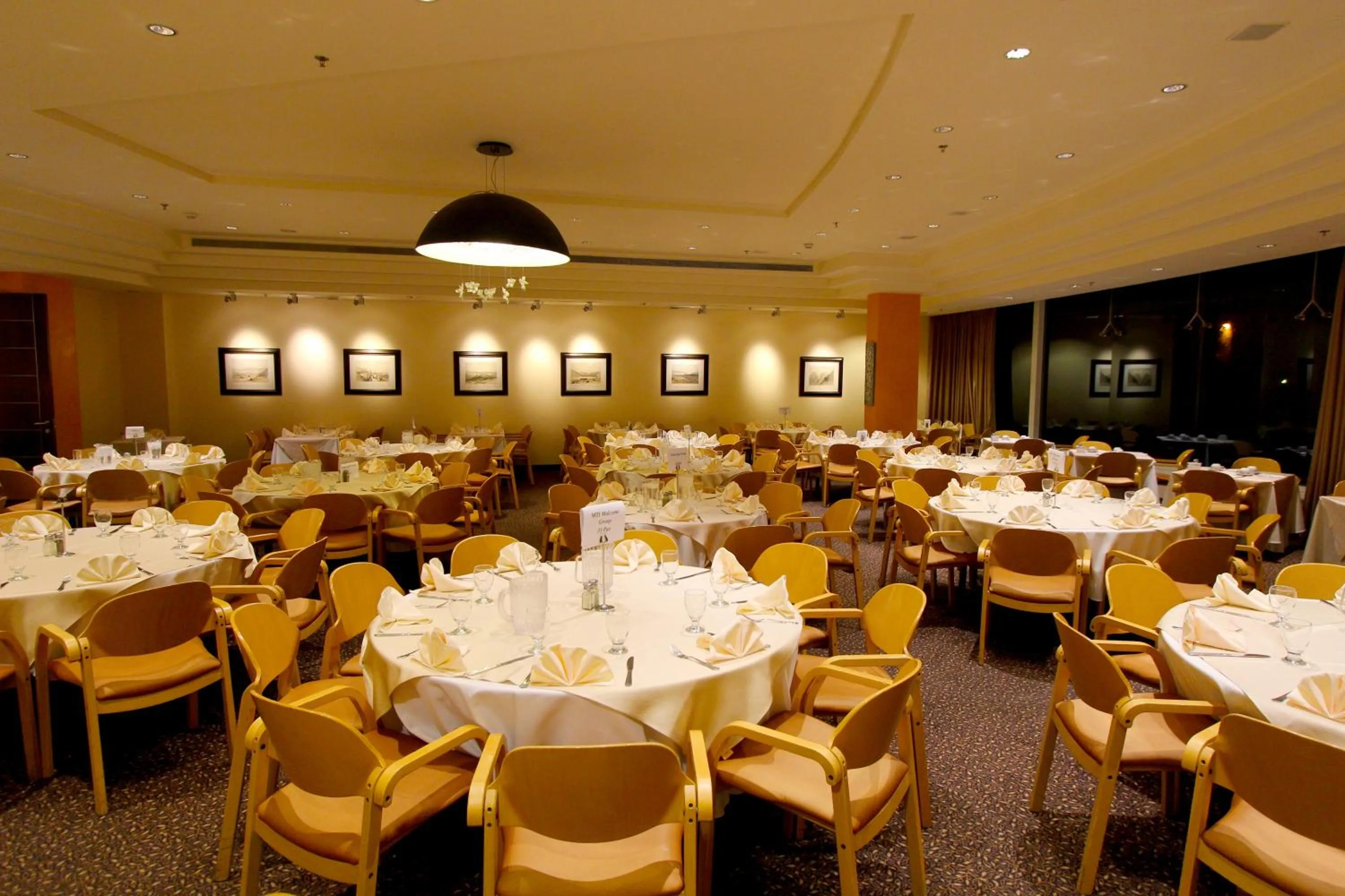 Restaurant/places to eat in Ambassador Hotel