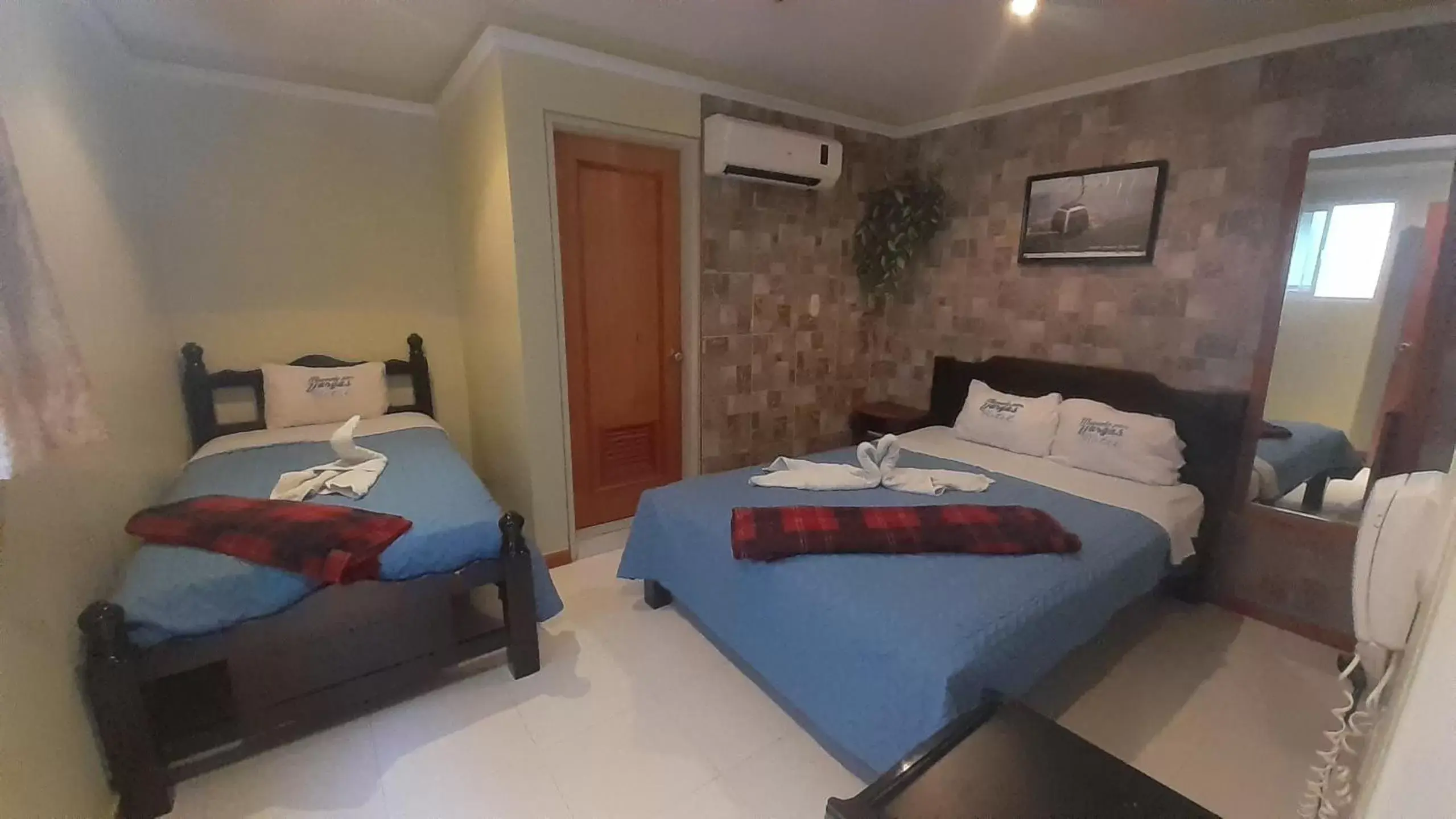 Budget Triple Room in HOTEL MUEVETE POR VARGAS Budget Triple Room in HOTEL MUEVETE POR VARGAS