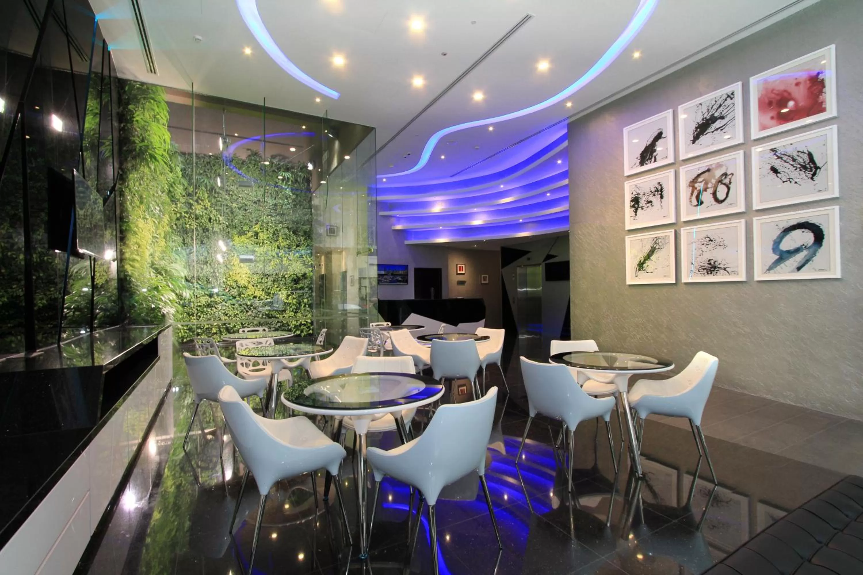 Restaurant/places to eat in Arton Boutique Hotel