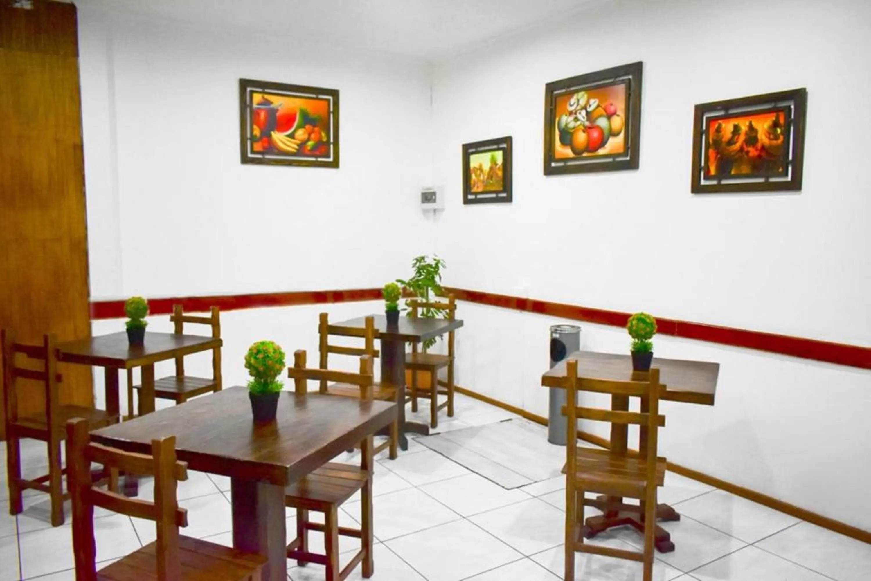 Restaurant/Places to Eat in Hotel Plaza Colon