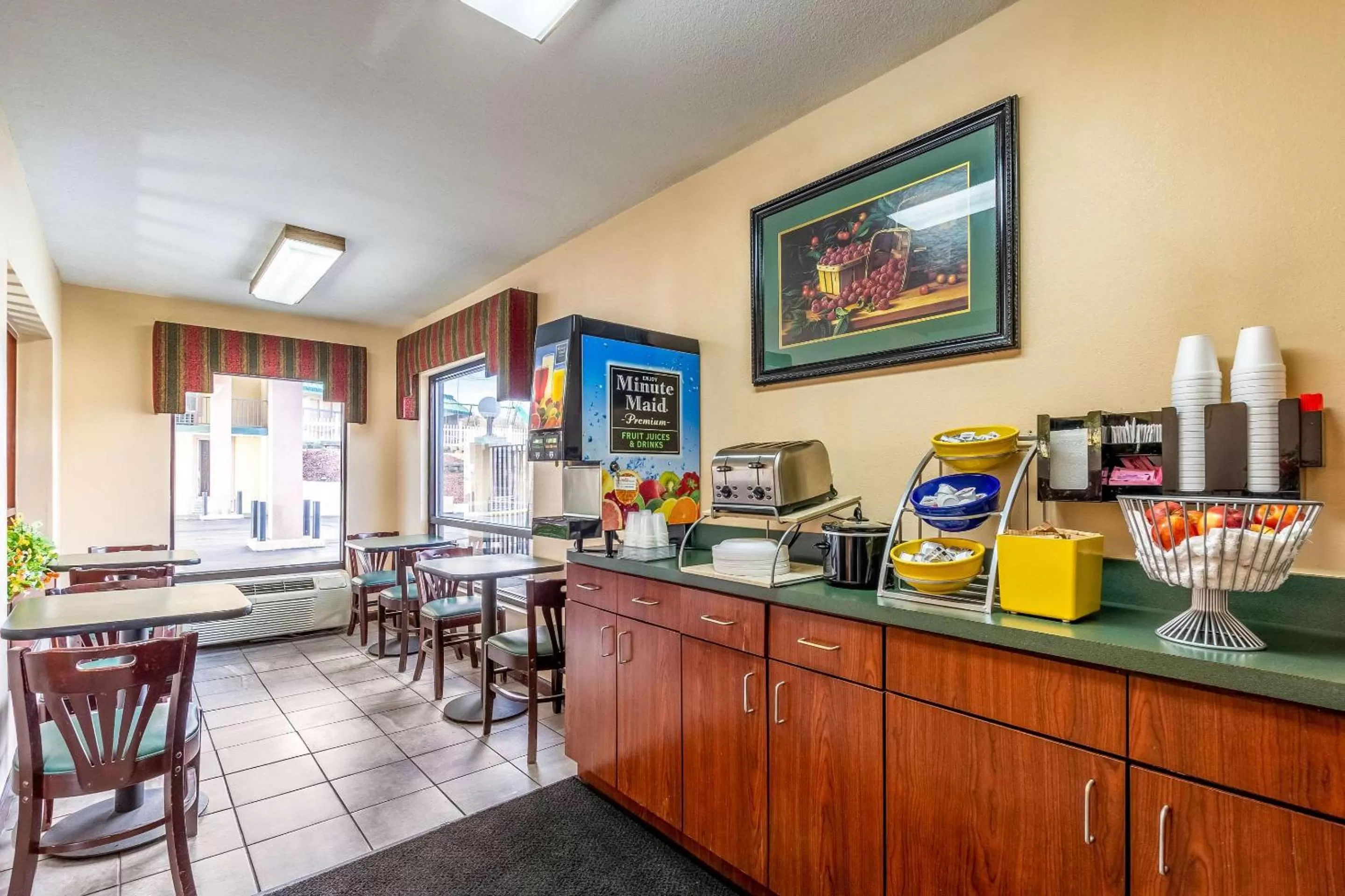 Restaurant/places to eat in Econo Lodge Rocky Top
