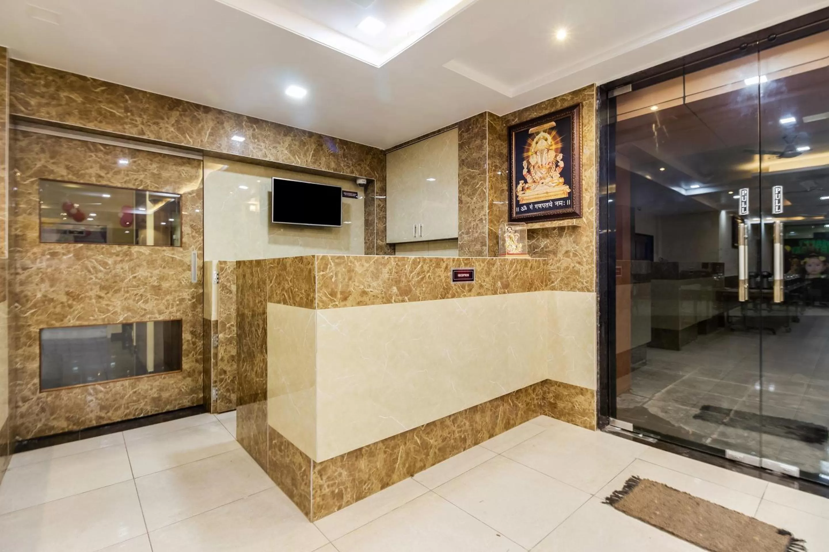 Lobby or reception in Hotel Om Inn - Talegaon Dabhade