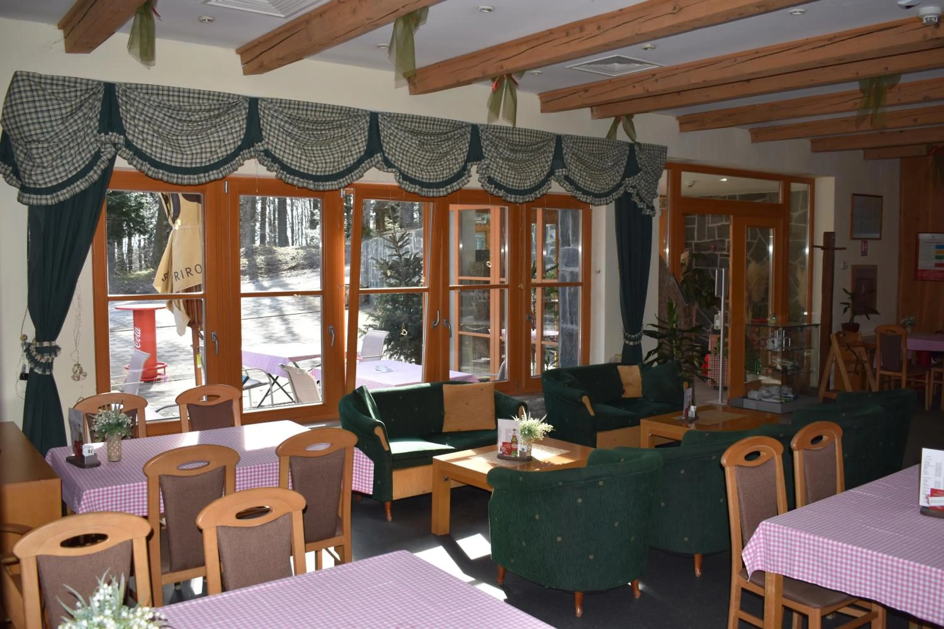 Restaurant/places to eat in Aparthotel Snjezna Kraljica