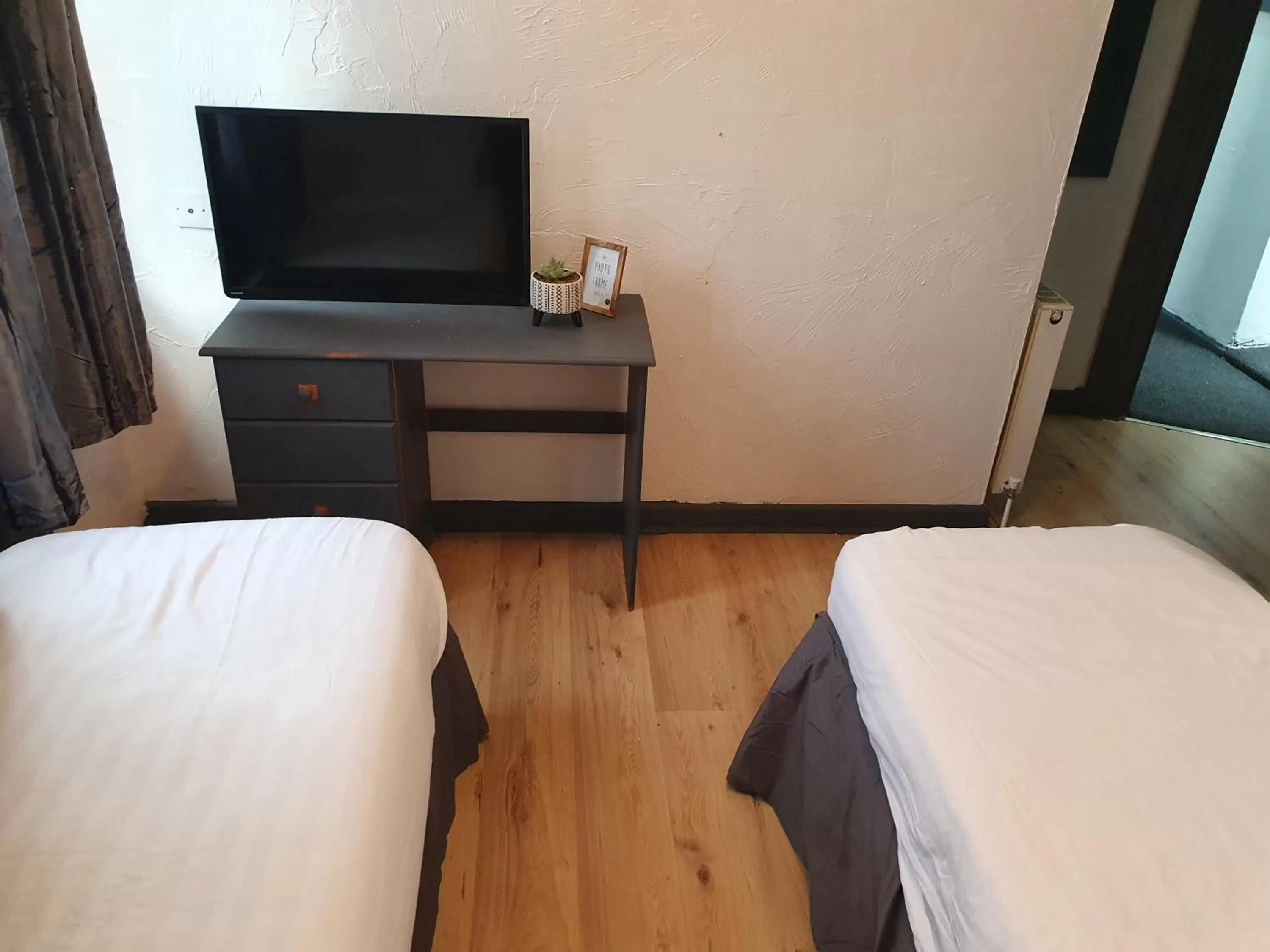 TV/Entertainment Center in Balkan Hotel