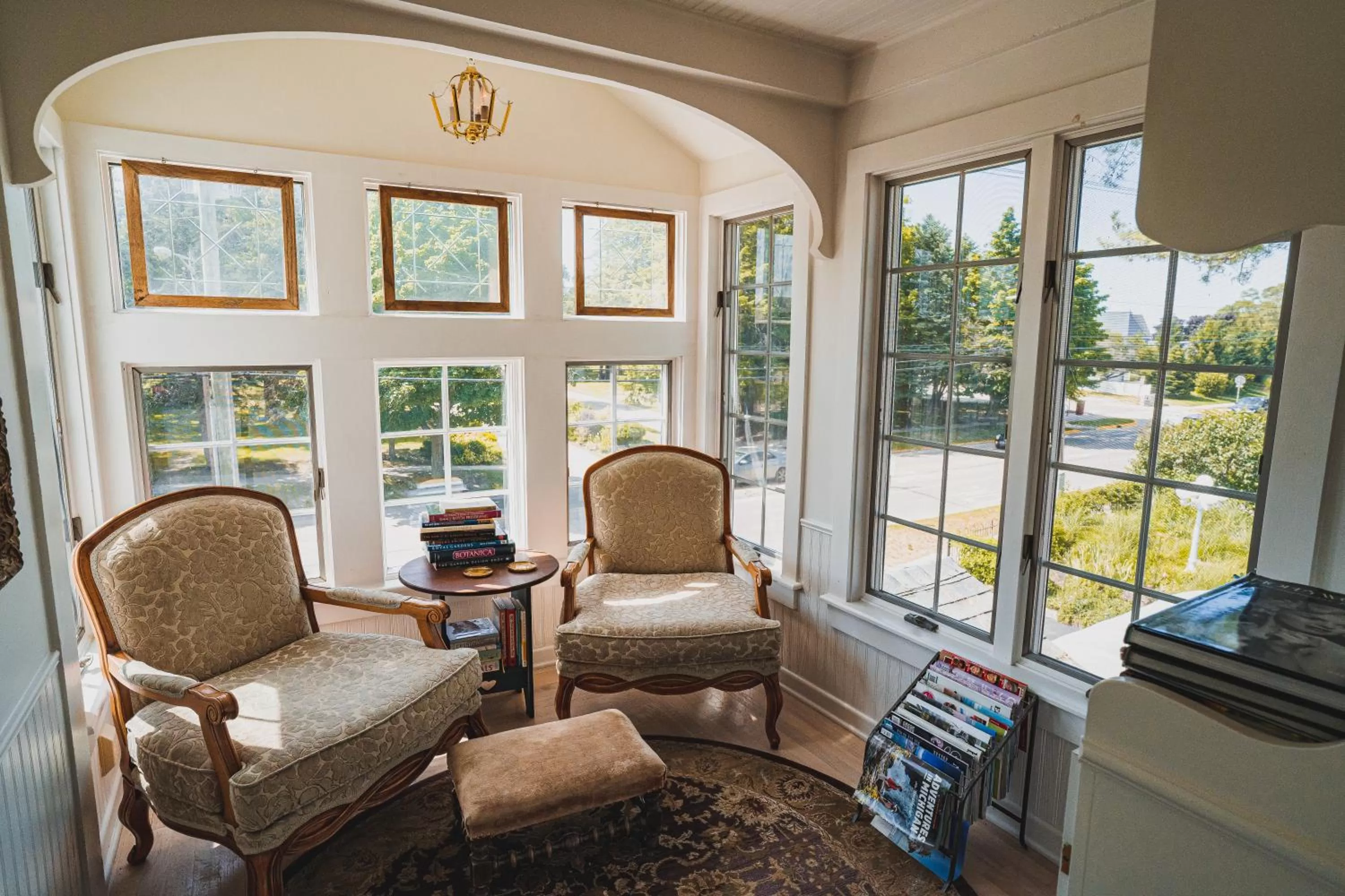 Seating area in Yelton Manor Bed and Breakfast