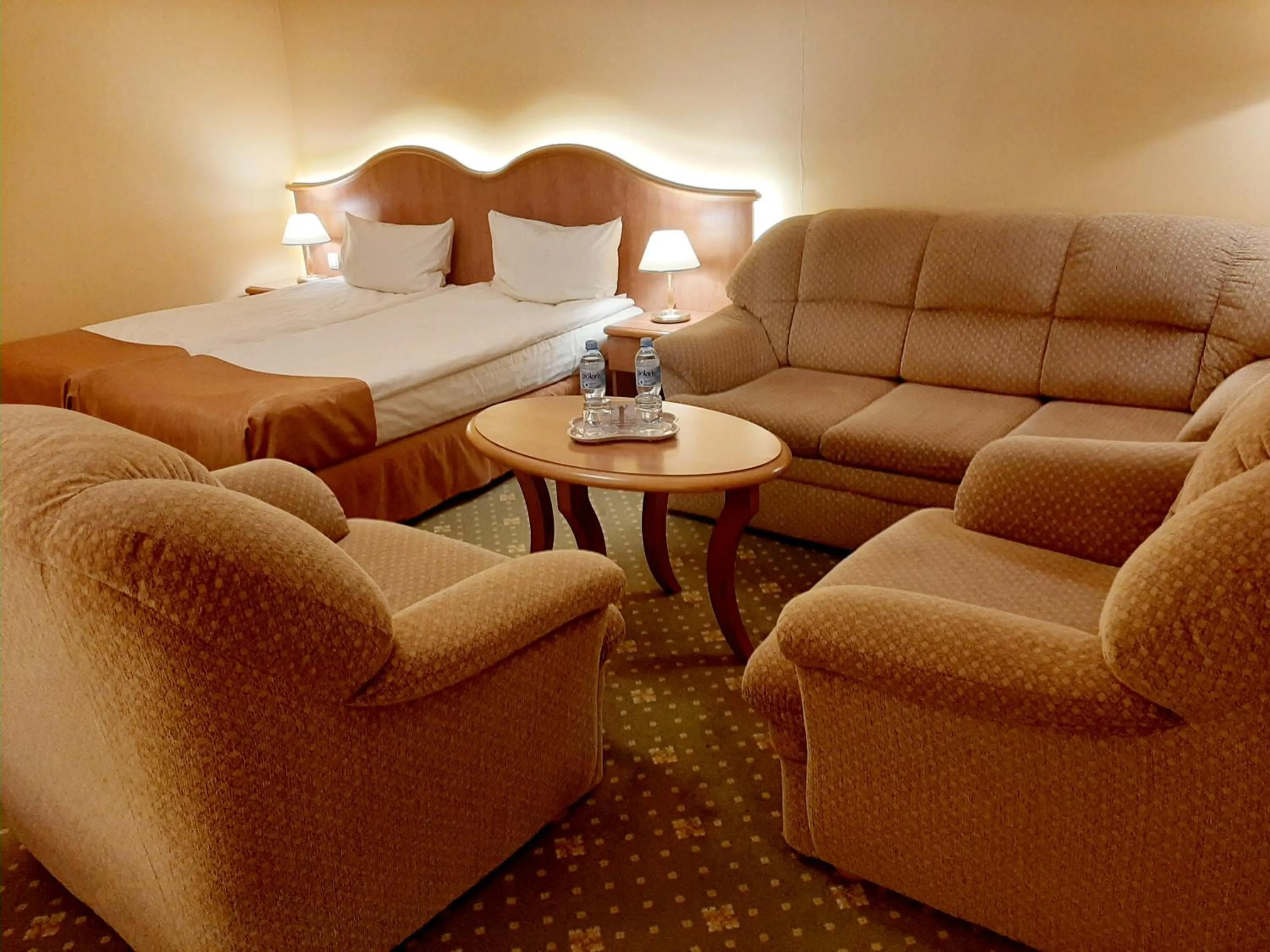 Seating area, Bed in Hotel Polaris